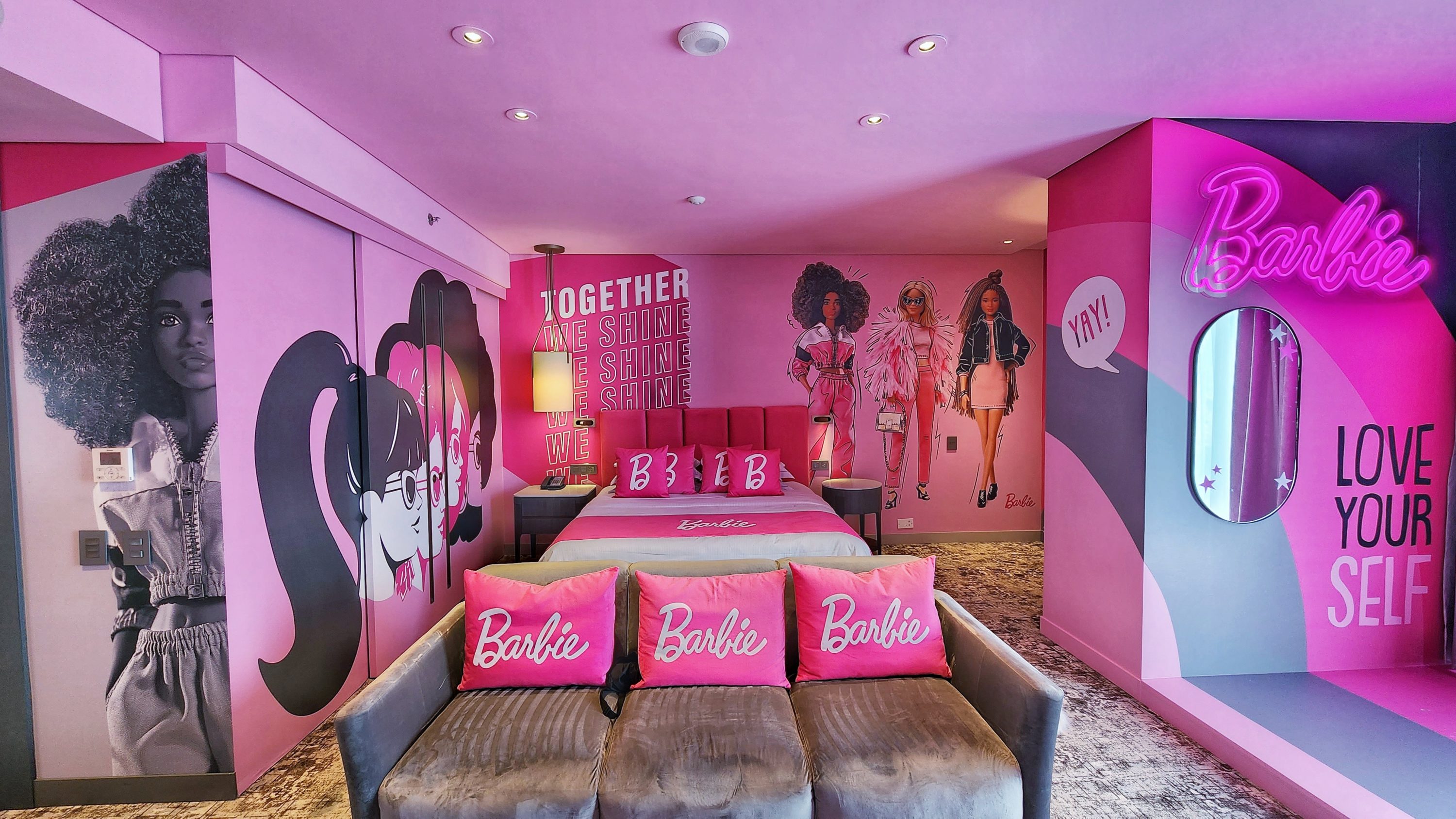 Hilton Bogota Corferias Barbie Suite 3