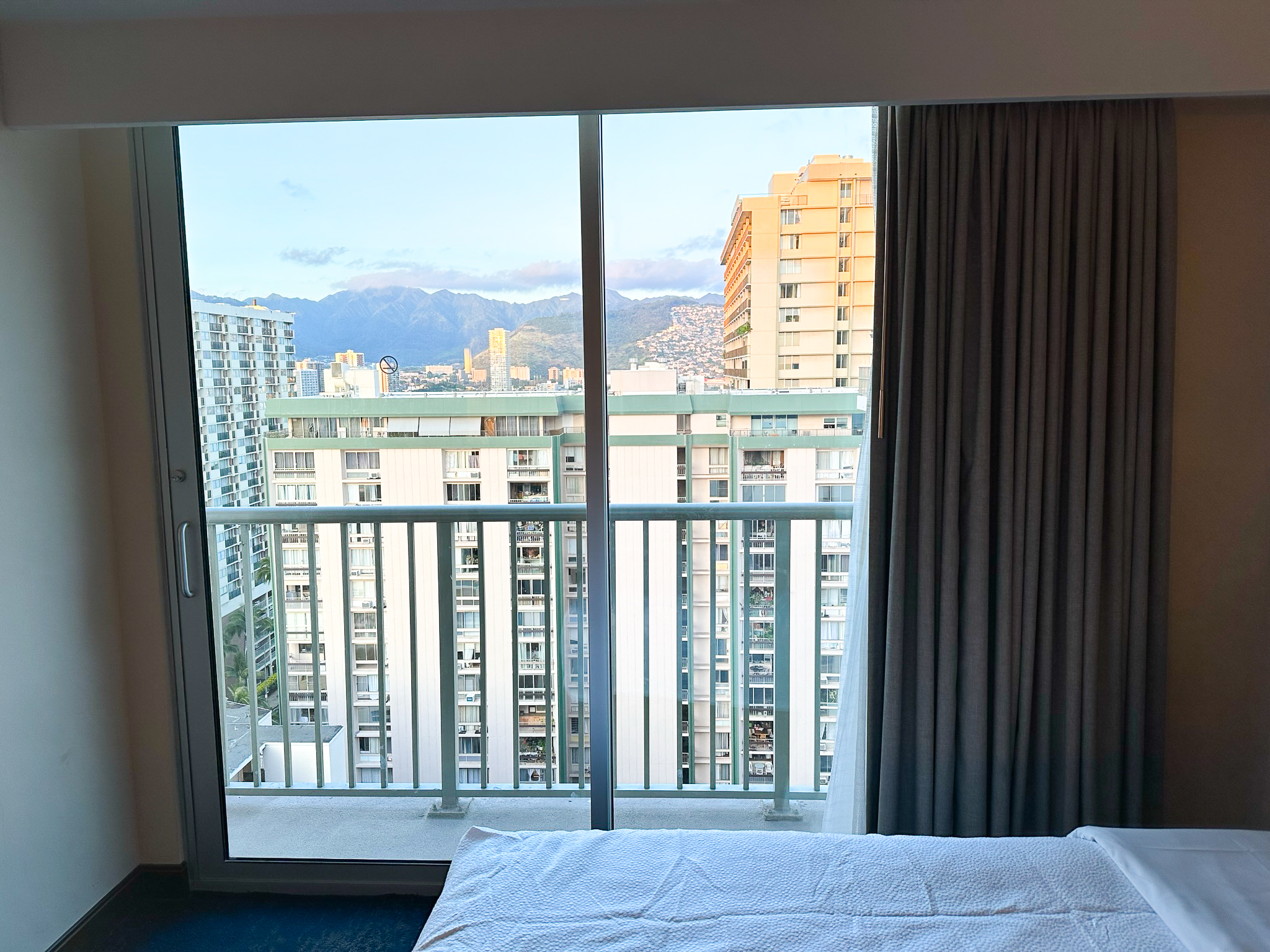 Hilton Garden Inn Waikiki Beach city view