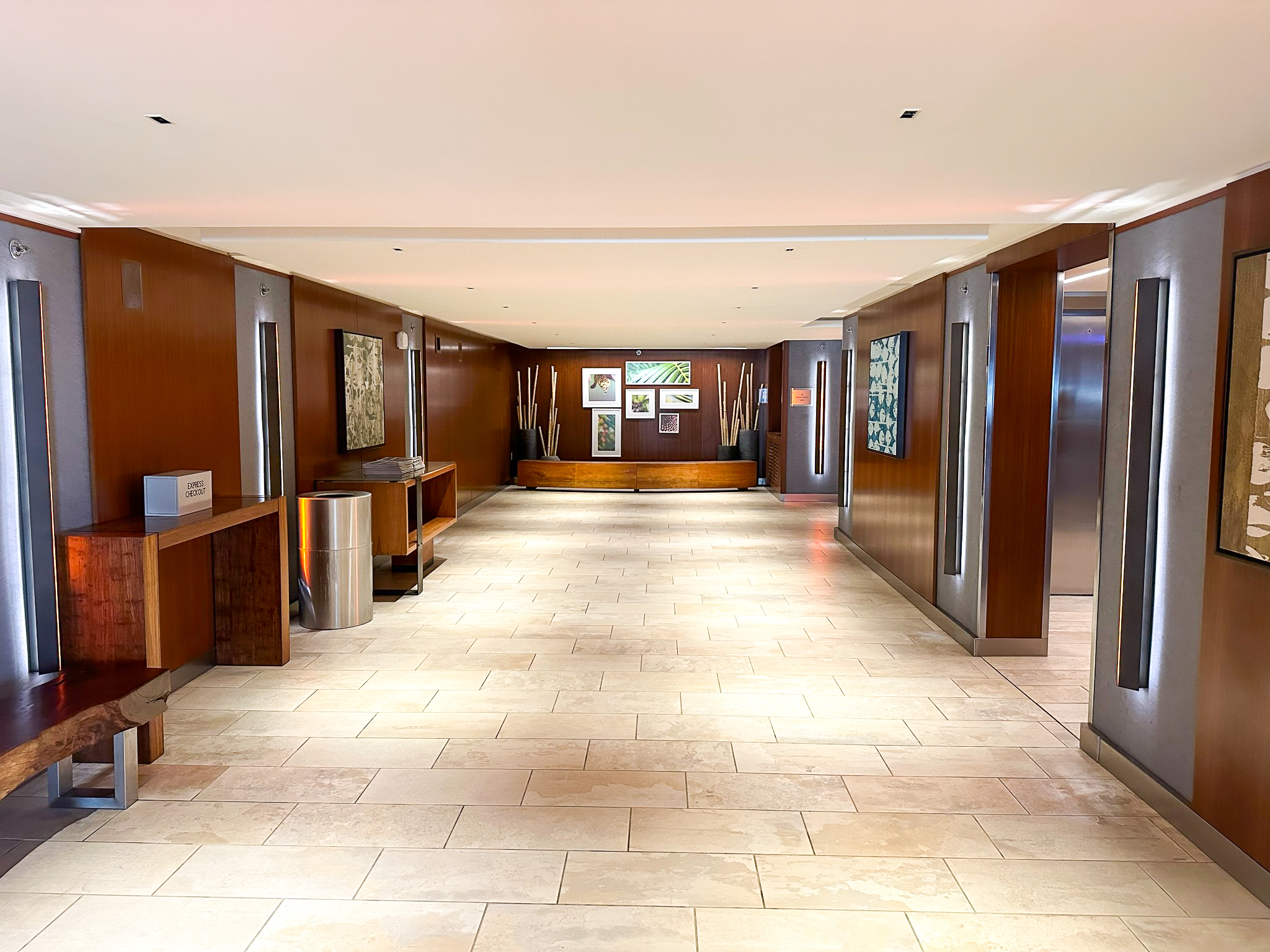 Hilton Garden Inn Waikiki Beach elevators