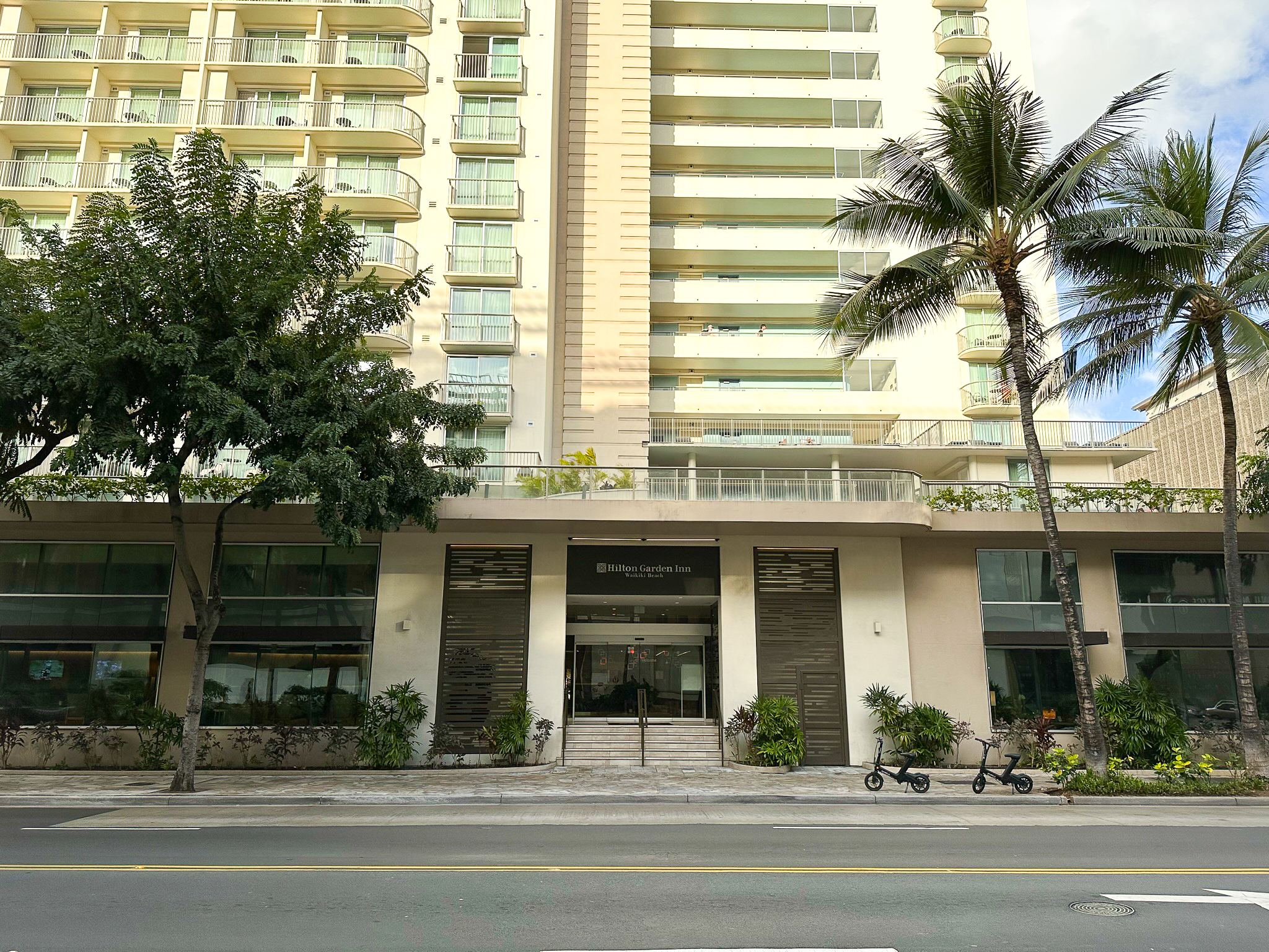 Hilton Garden Inn Waikiki Beach front door