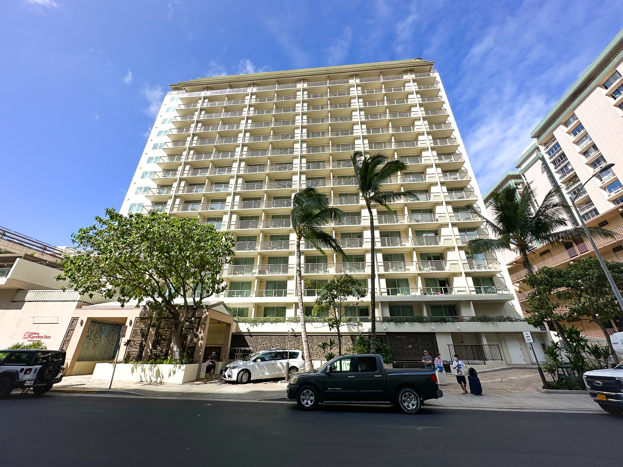 Hilton Garden Inn Waikiki Beach valet driveway
