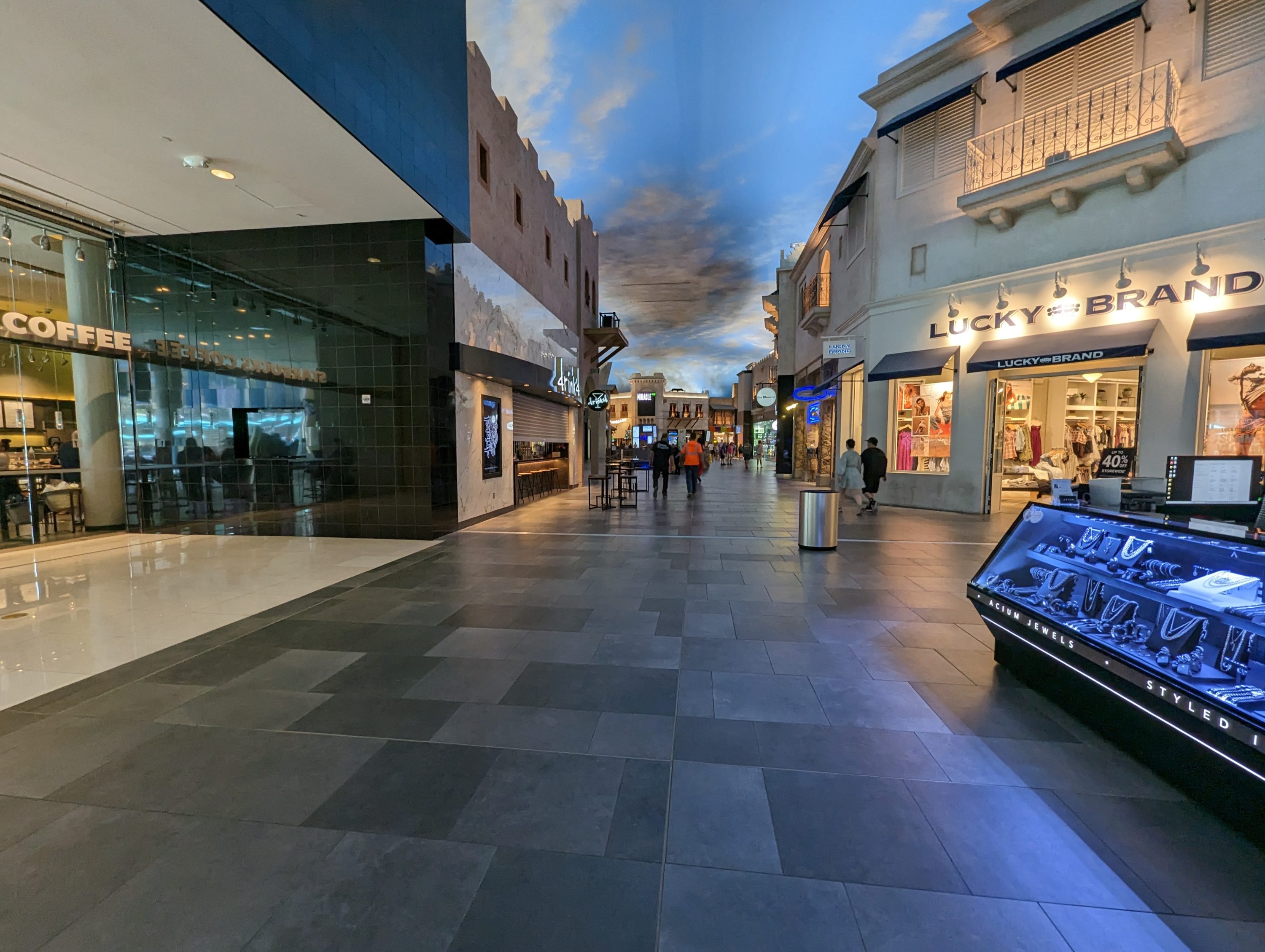 Hilton Grand Vacations Elara Las Vegas Miracle Mile Shops