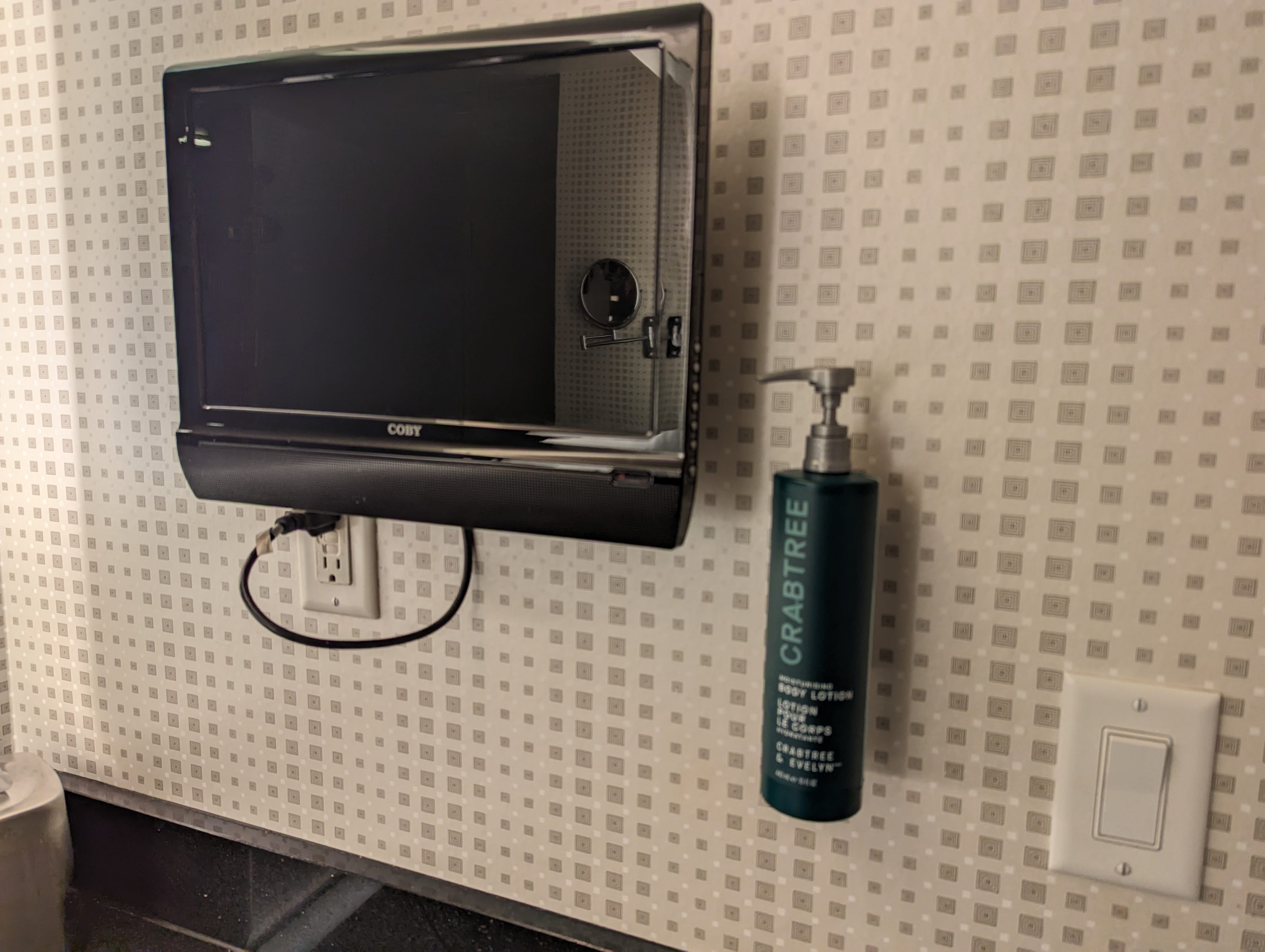 Hilton Grand Vacations Elara Las Vegas bathroom TV