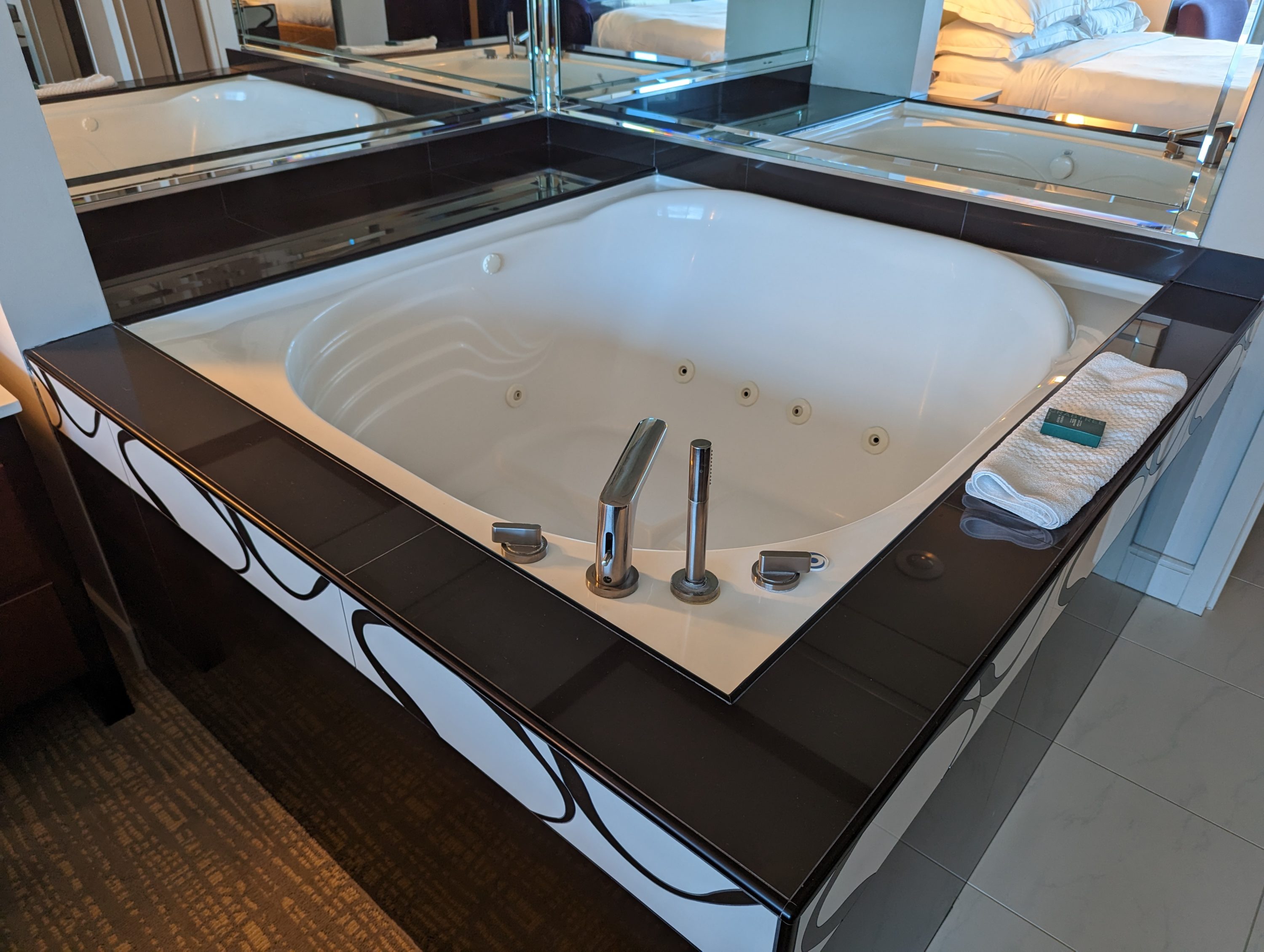 Hilton Grand Vacations Elara Las Vegas bedroom jacuzzi tub