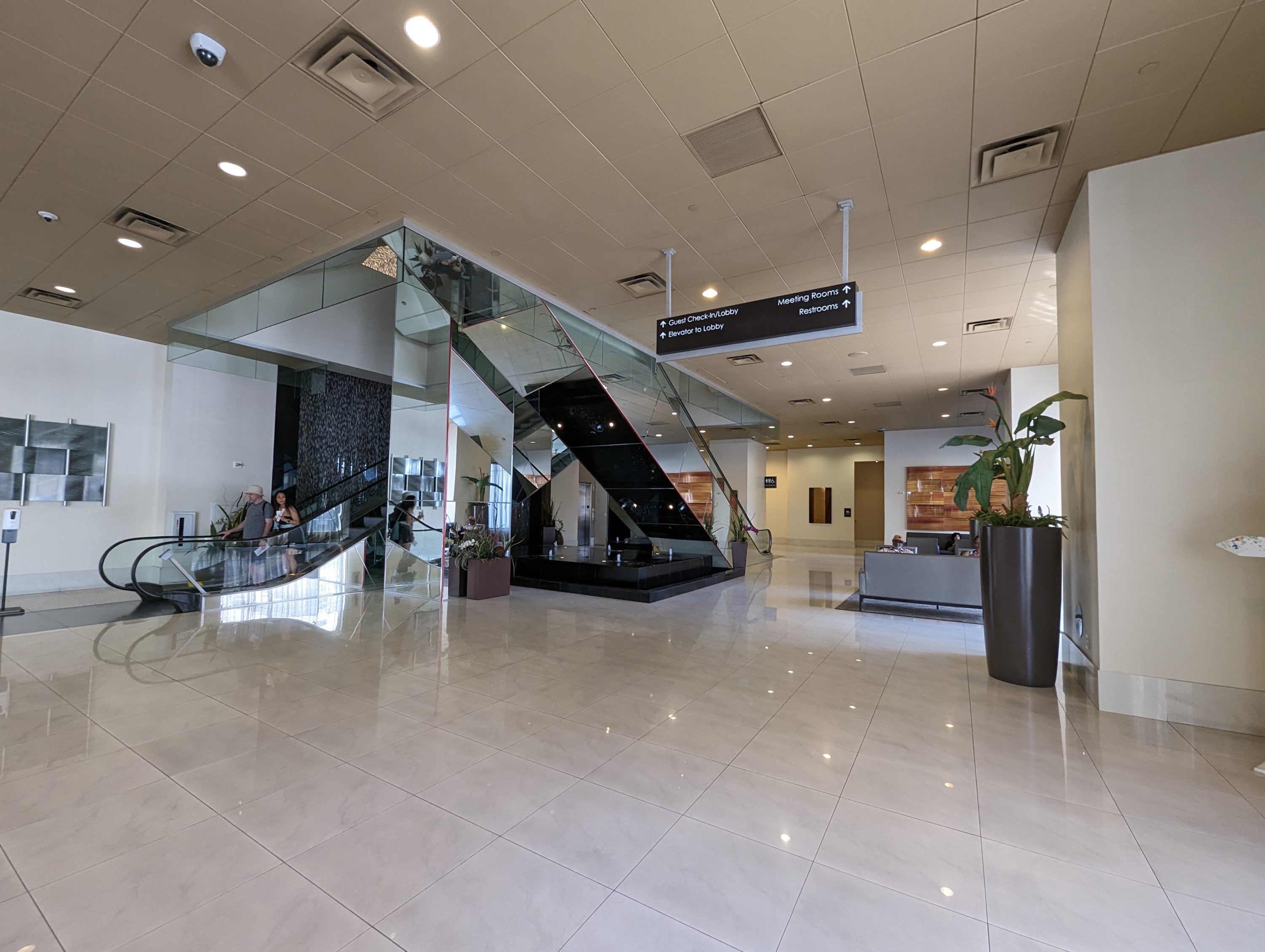 Hilton Grand Vacations Elara Las Vegas escalators