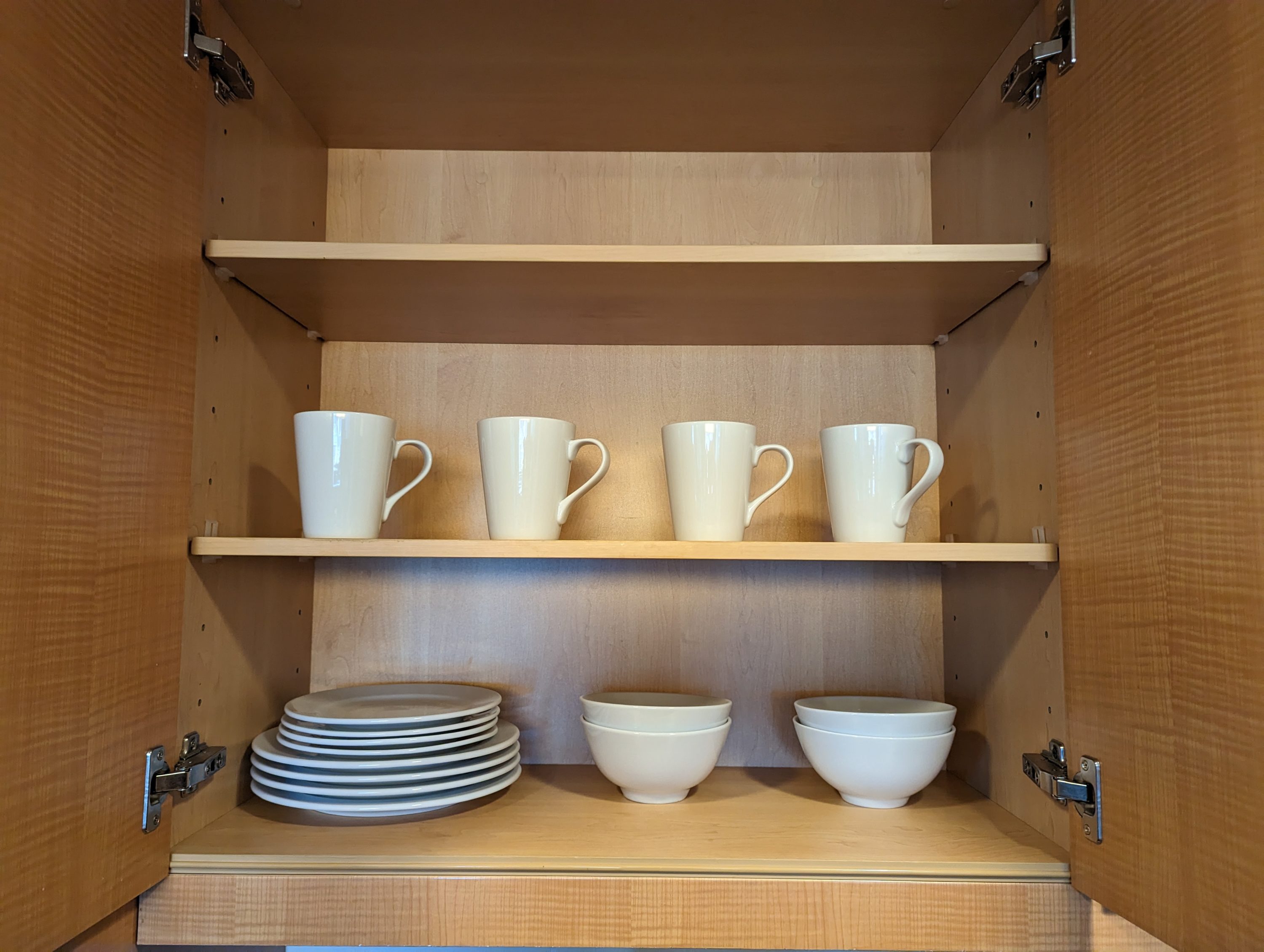 Hilton Grand Vacations Elara Las Vegas kitchen plates and mugs