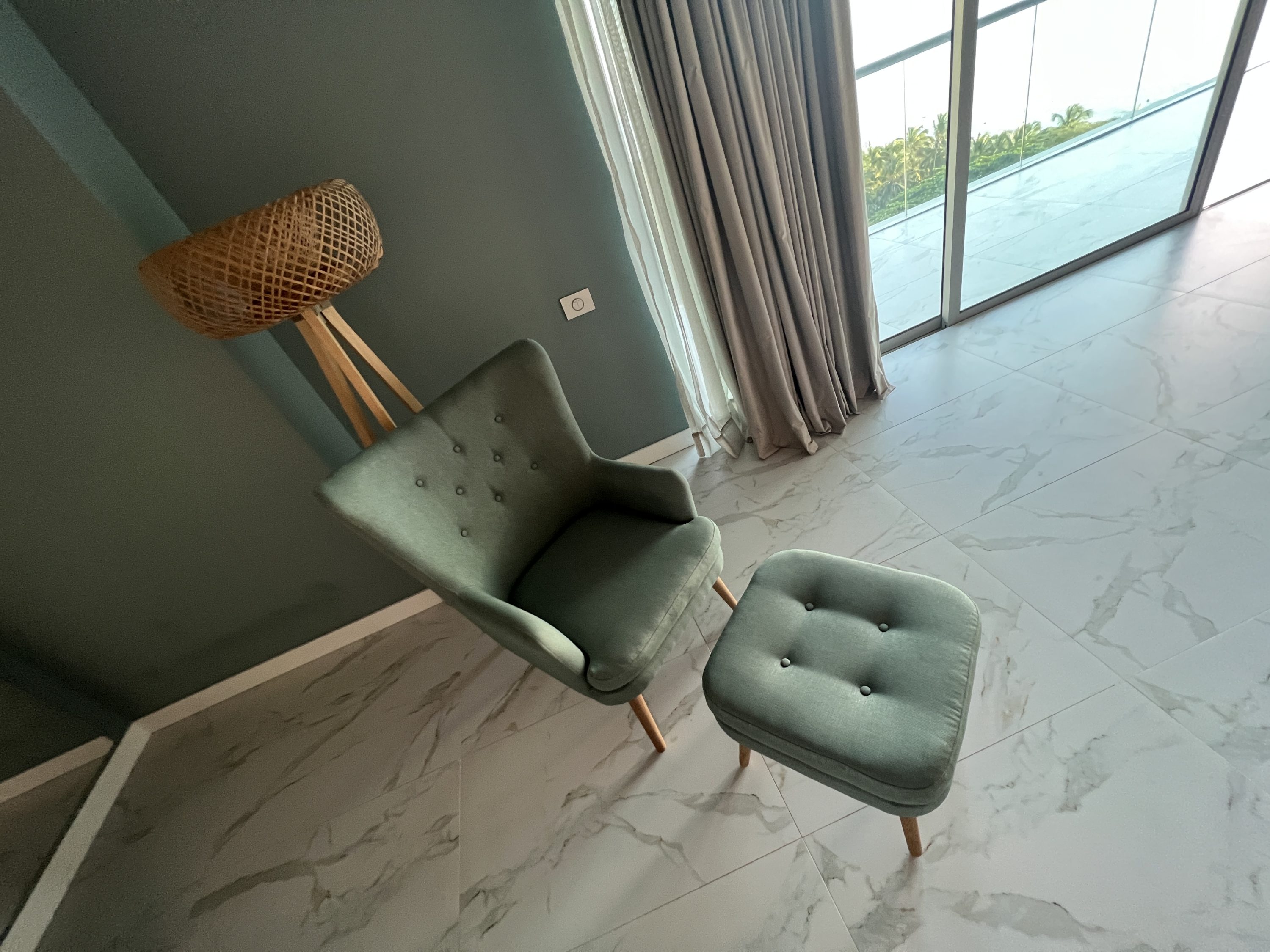 Hilton Santa Marta Junior Suite Chair and Ottoman Hilton Santa Marta Junior Suite Chair and Ottoman