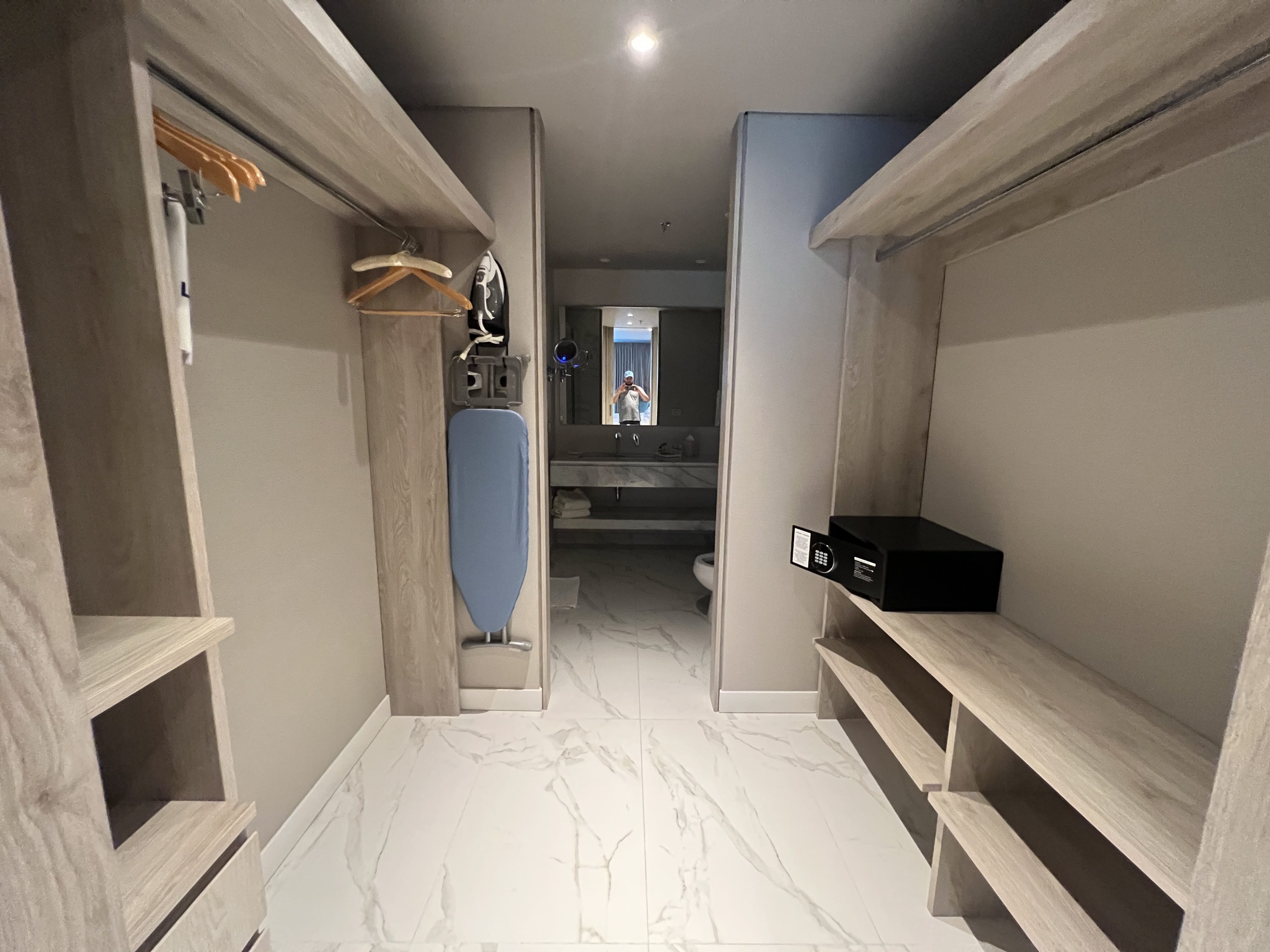 Hilton Santa Marta Junior Suite Full Closet Hilton Santa Marta Junior Suite Full Closet