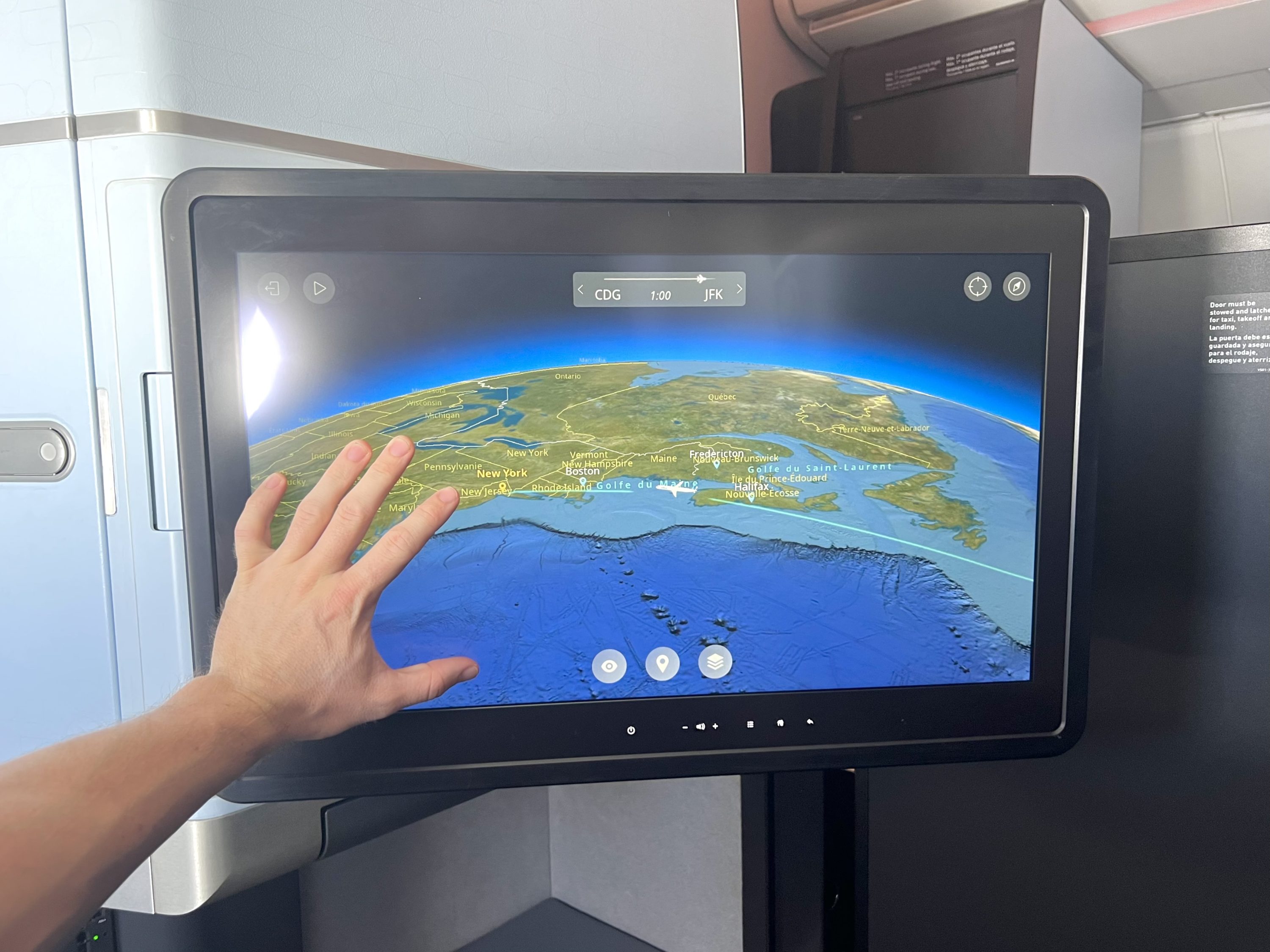 JetBlue Mint Studio Airbus A321LR IFE screen size