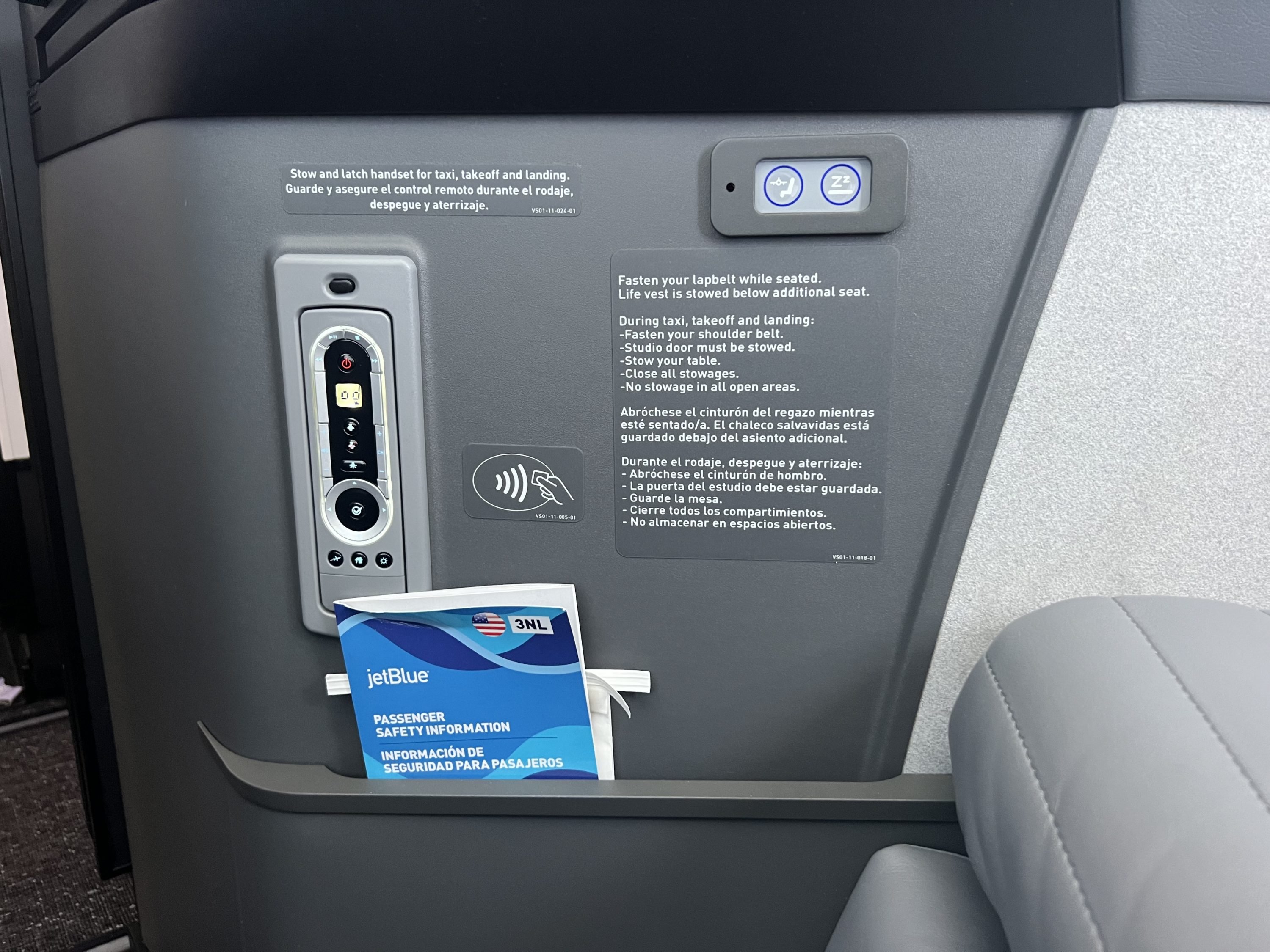 JetBlue Mint Studio Airbus A321LR seat controls