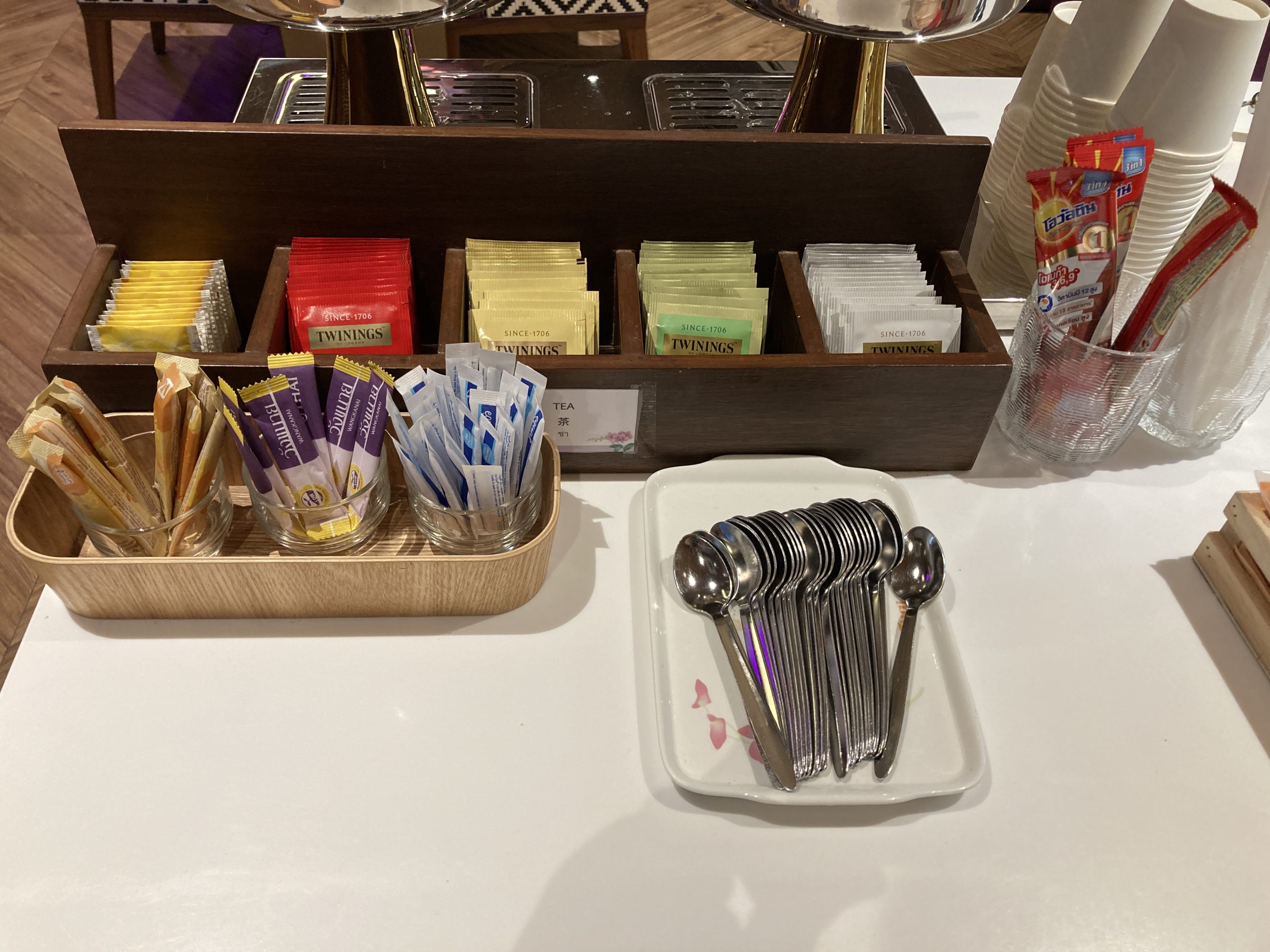Royal Orchid Lounge HKT Domestic tea