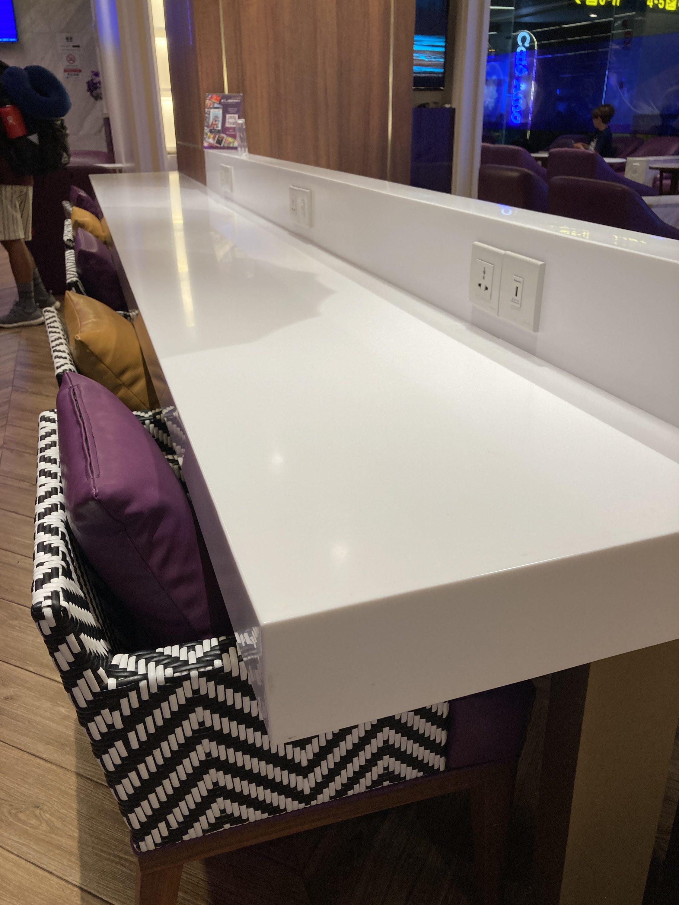Royal Orchid Lounge HKT Domestic workstation bar