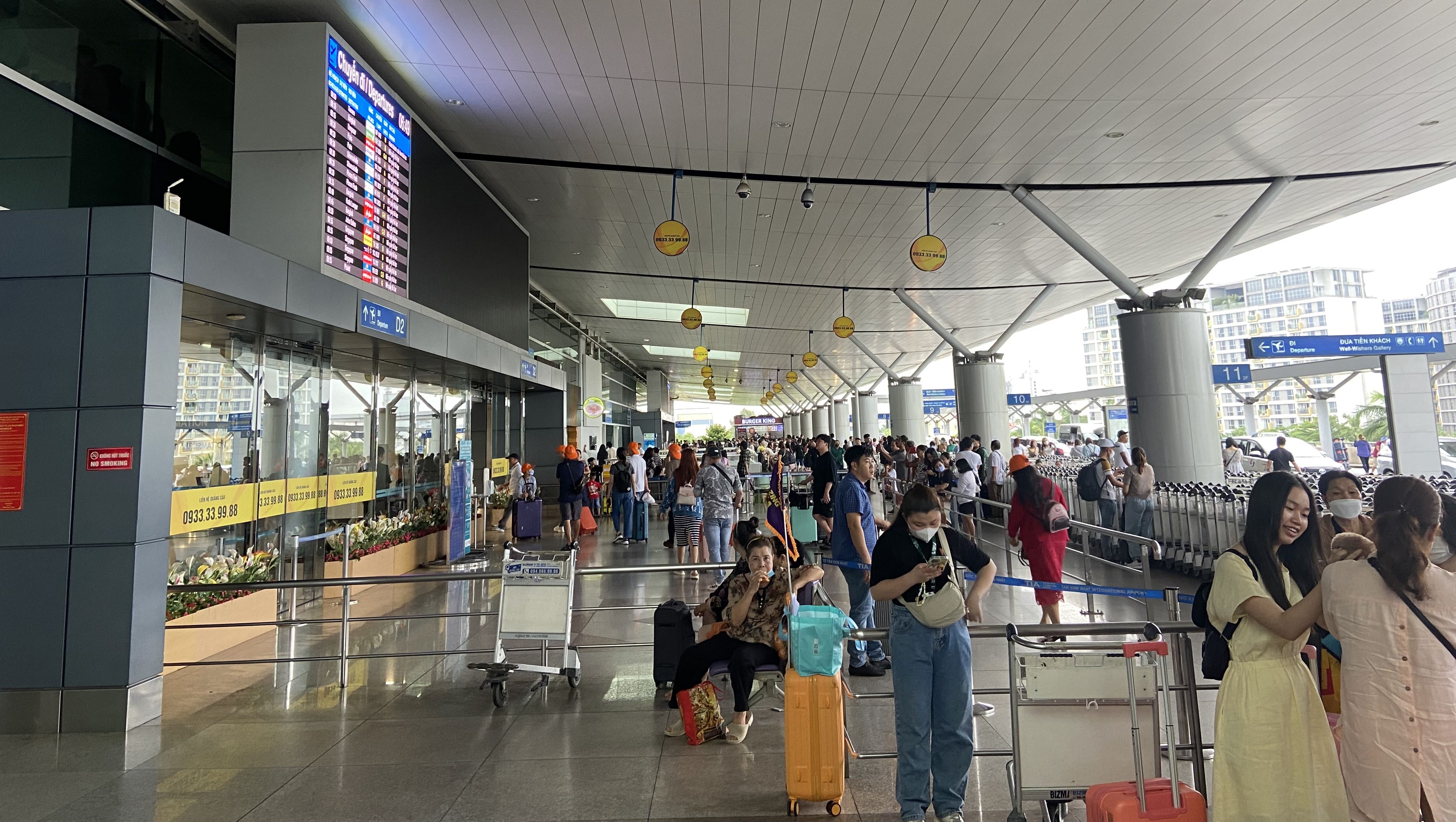 SGN airport exterior
