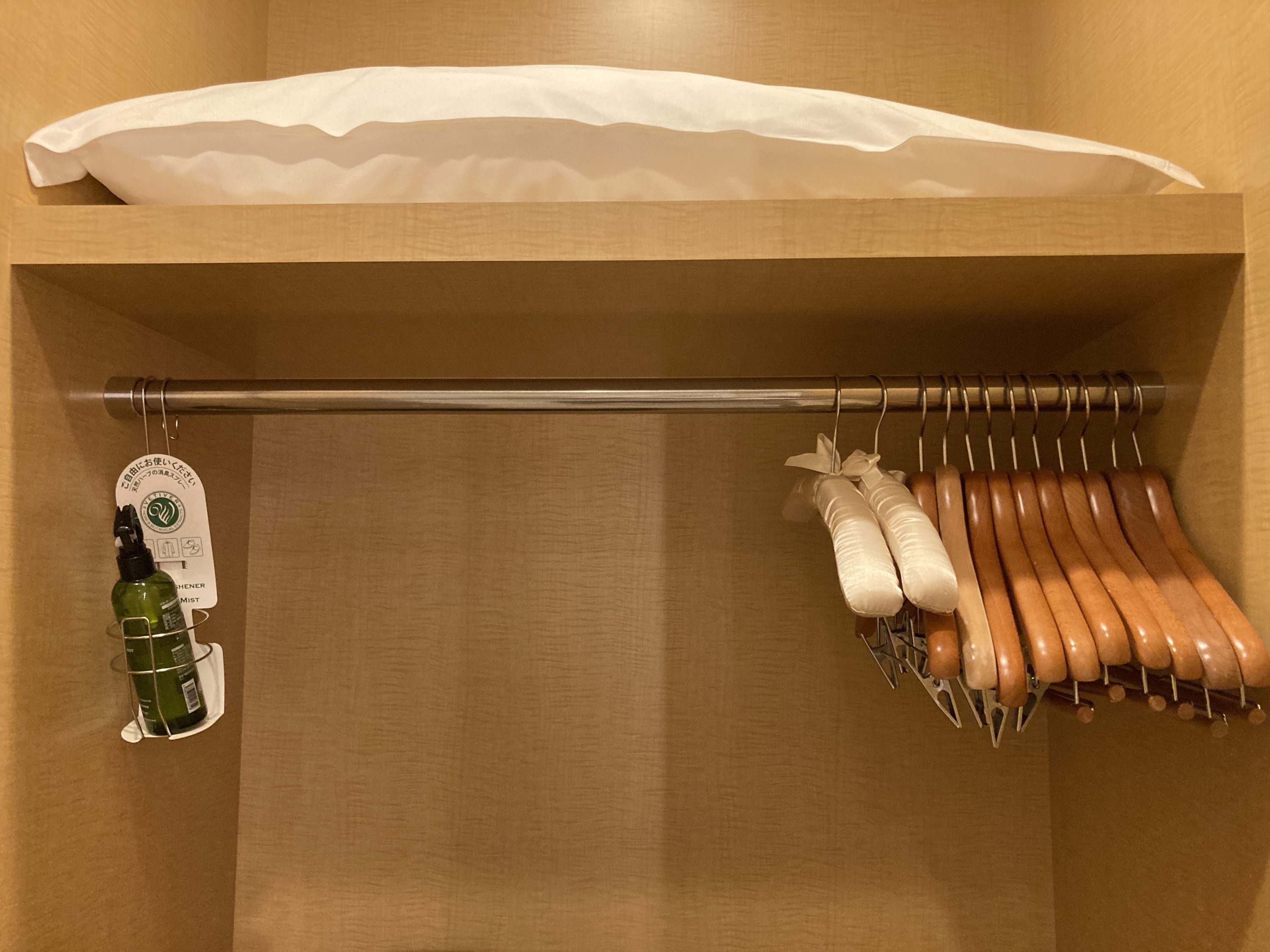 Sheraton Grand Hiroshima Bedroom Closet Hangers Pillow Sheraton Grand Hiroshima Bedroom Closet Hangers Pillow