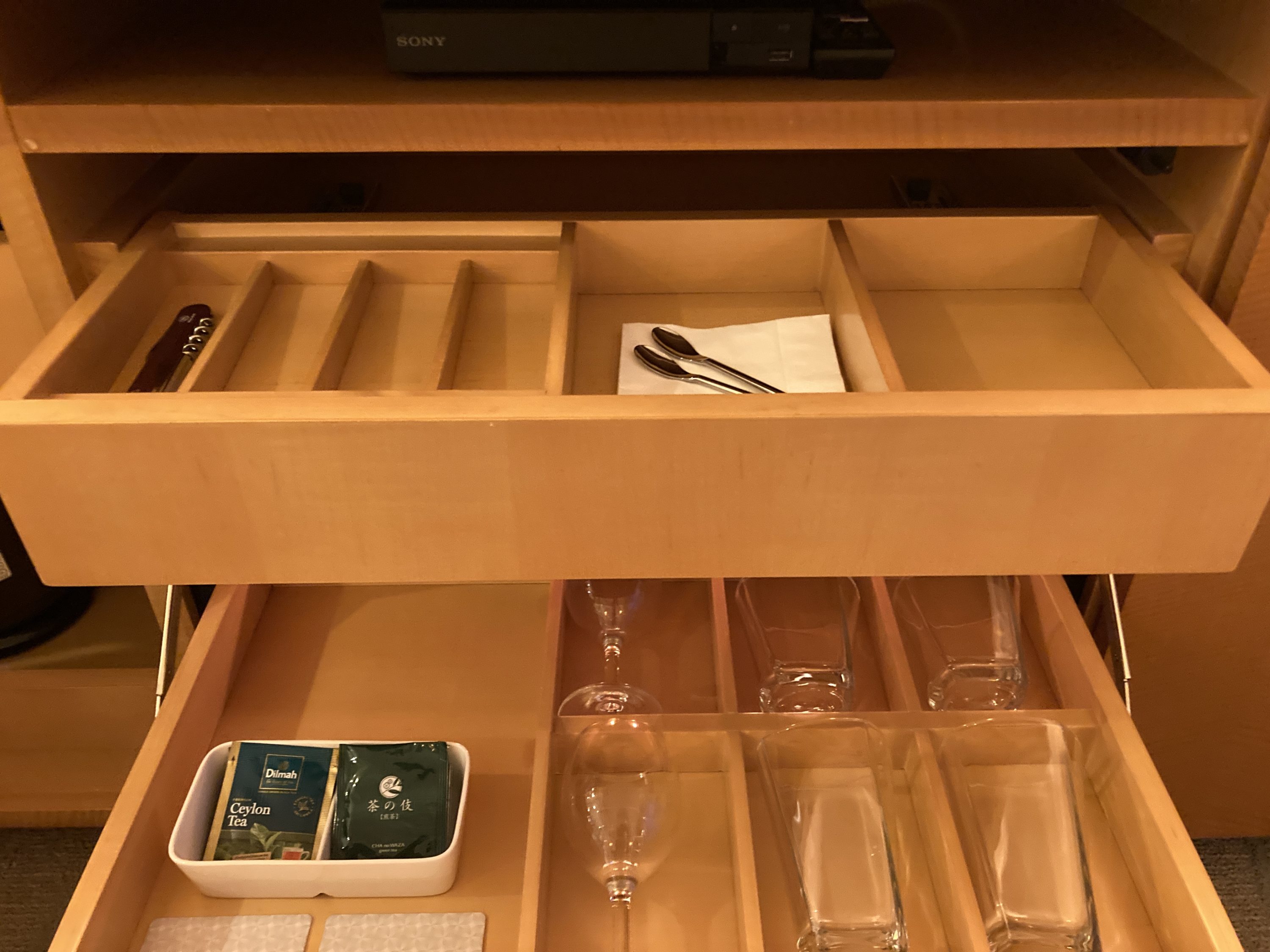 Sheraton Grand Hiroshima Bedroom Drawers With Bar Supplies Sheraton Grand Hiroshima Bedroom Drawers With Bar Supplies