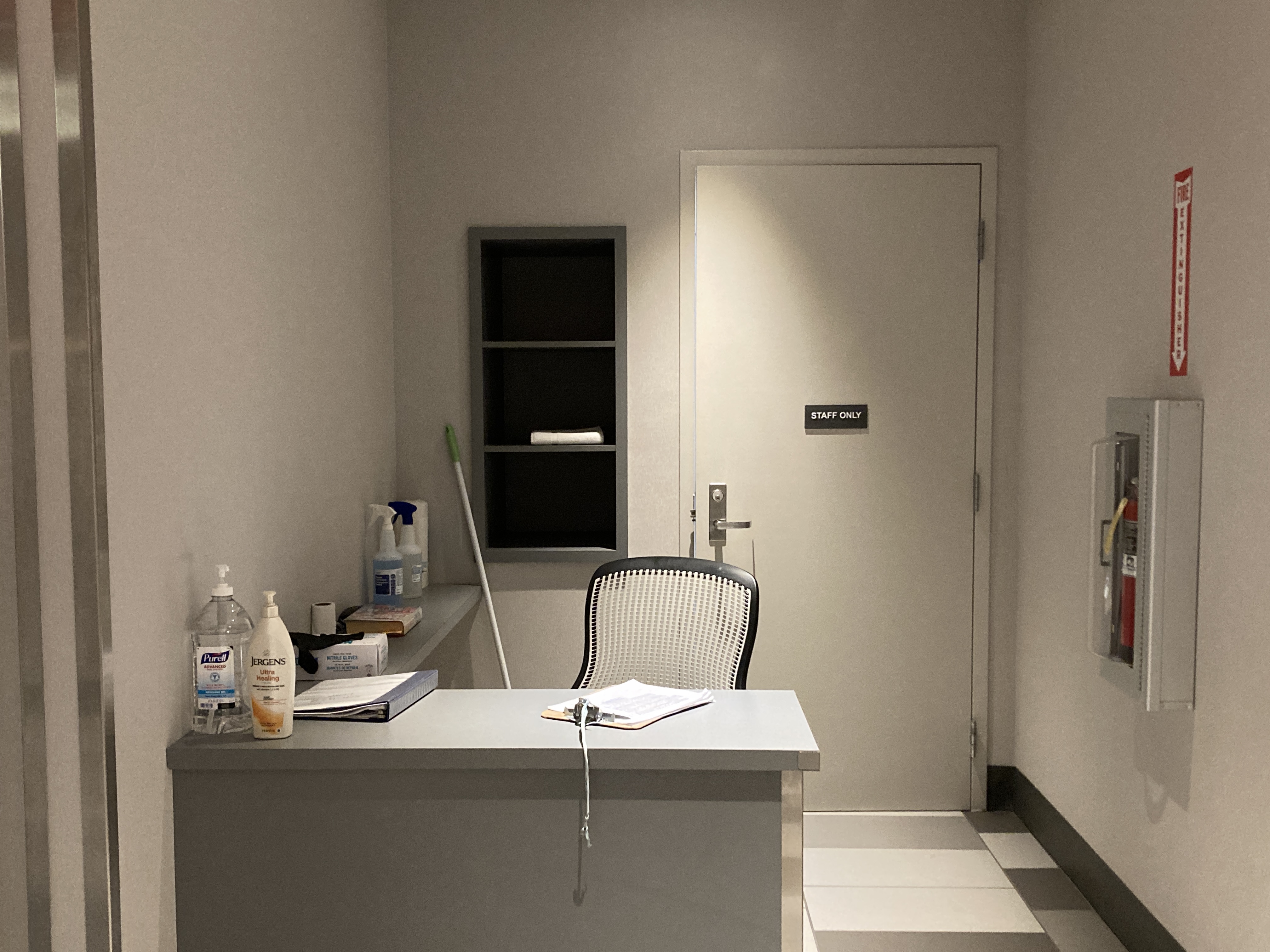 The Club LAS lounge shower check in desk