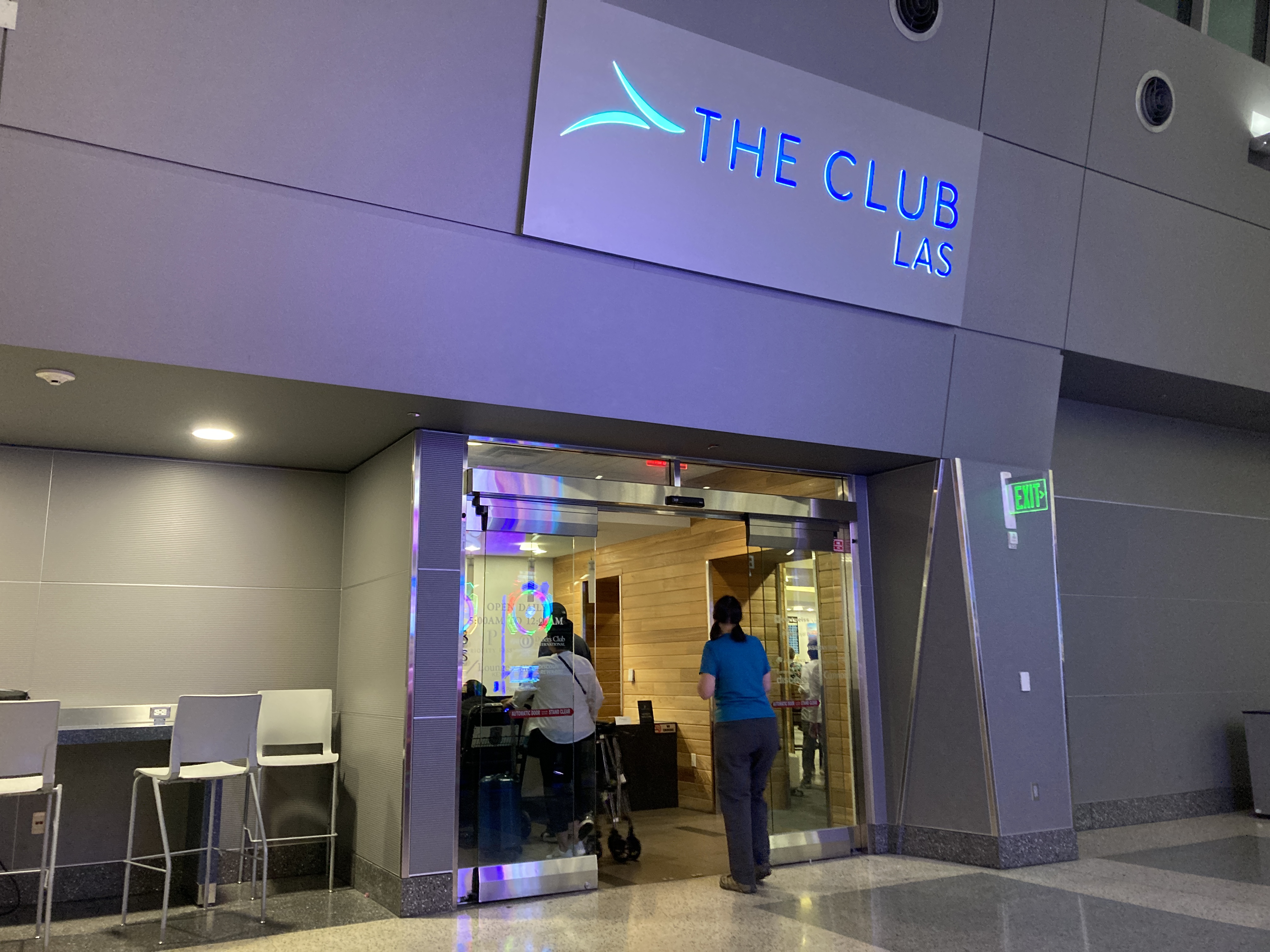 The Club LAS lounge sign and line