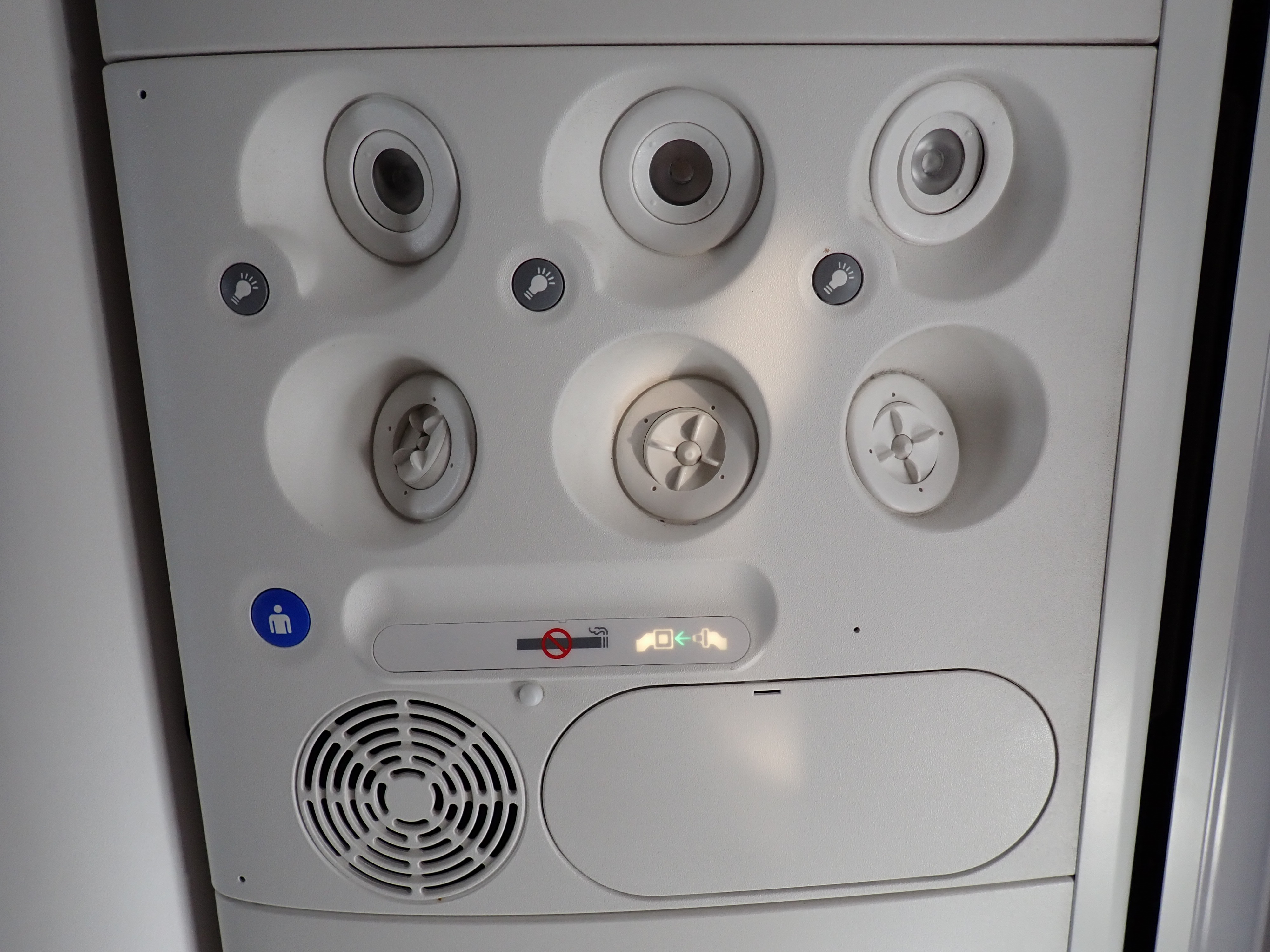 AC707 Seat 24F overhead AC707 Seat 24F overhead