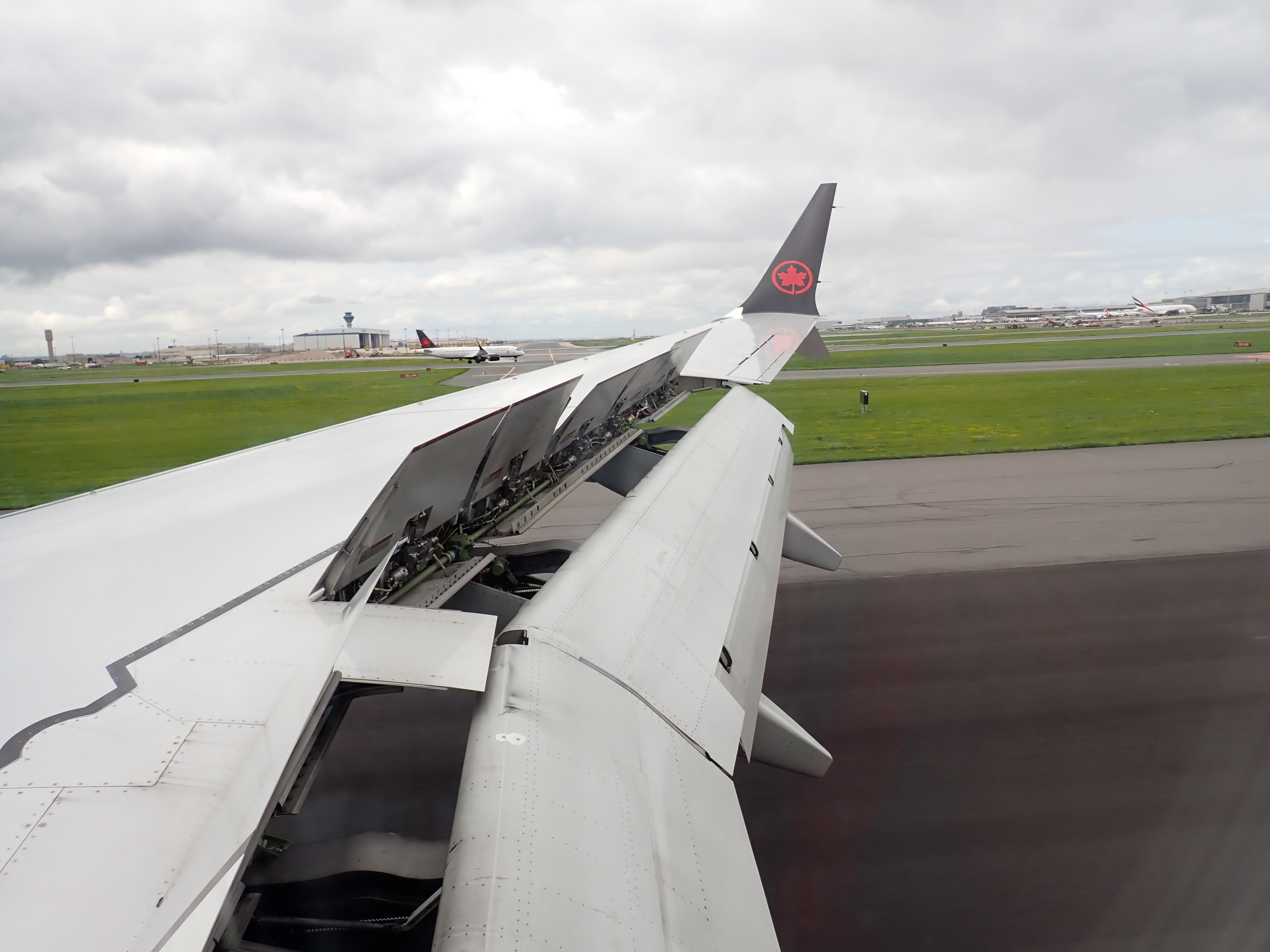 AC707 YYZ landing AC707 YYZ landing
