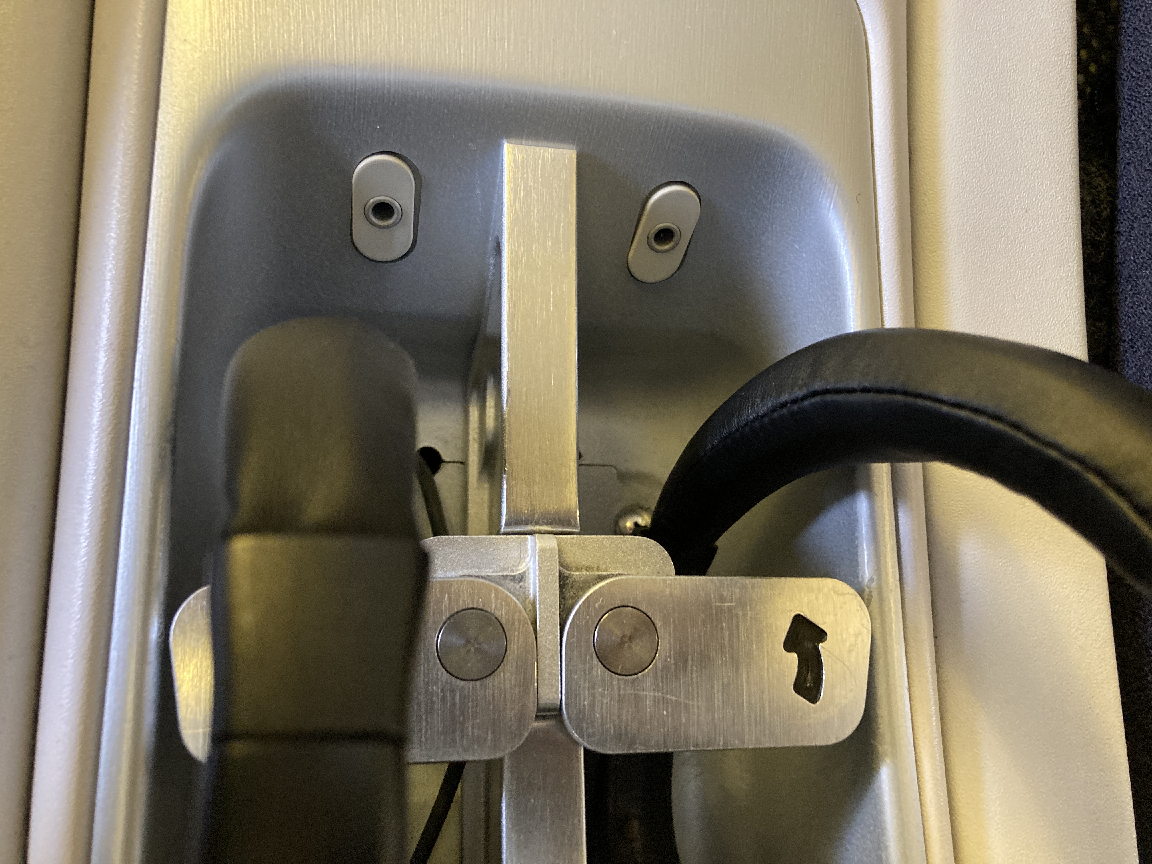 Air France Boeing 777 200 CDG JFK premium economy headphone holder and jack 