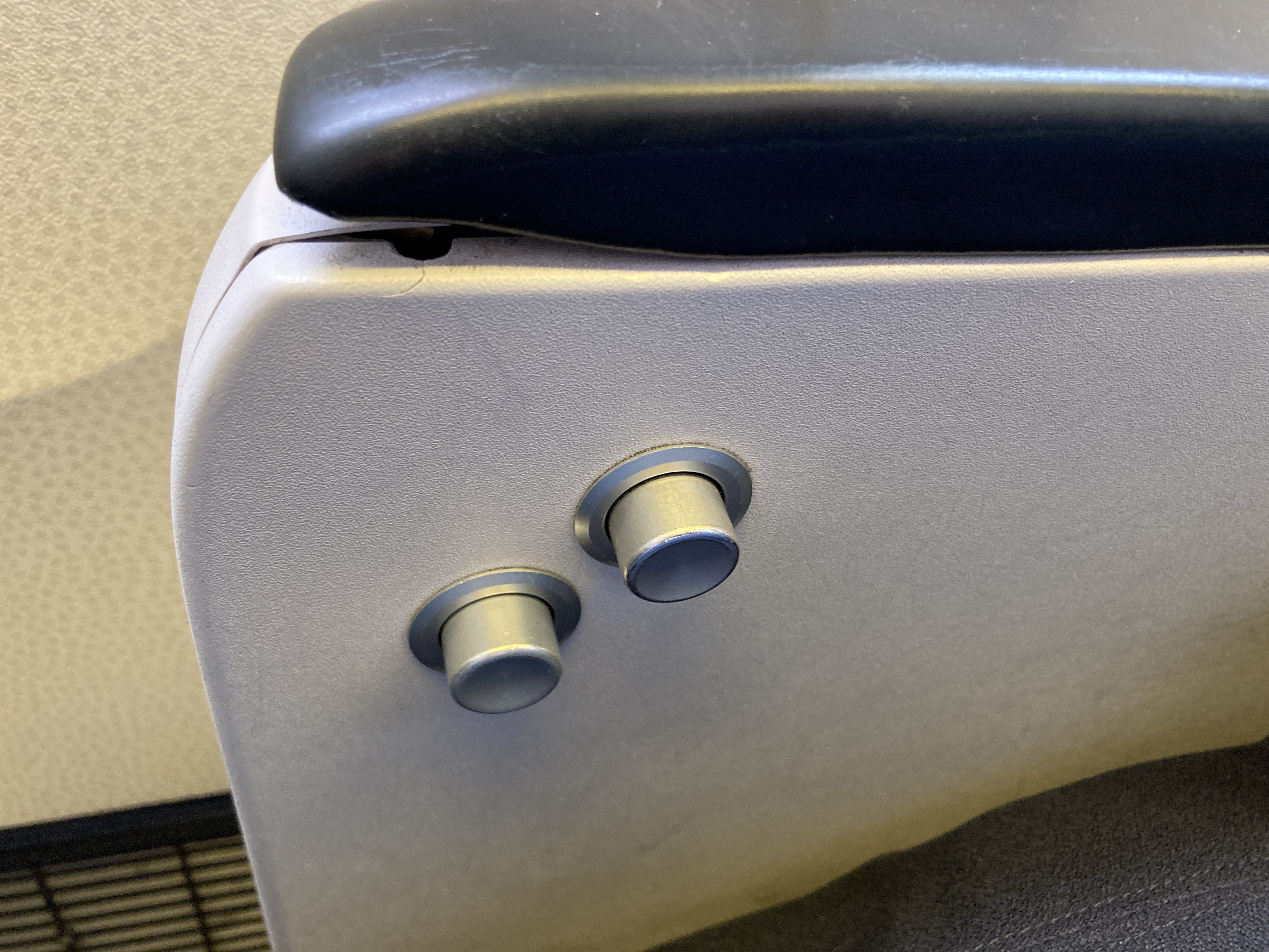 Air France Boeing 777 200 CDG JFK premium economy seat controls 