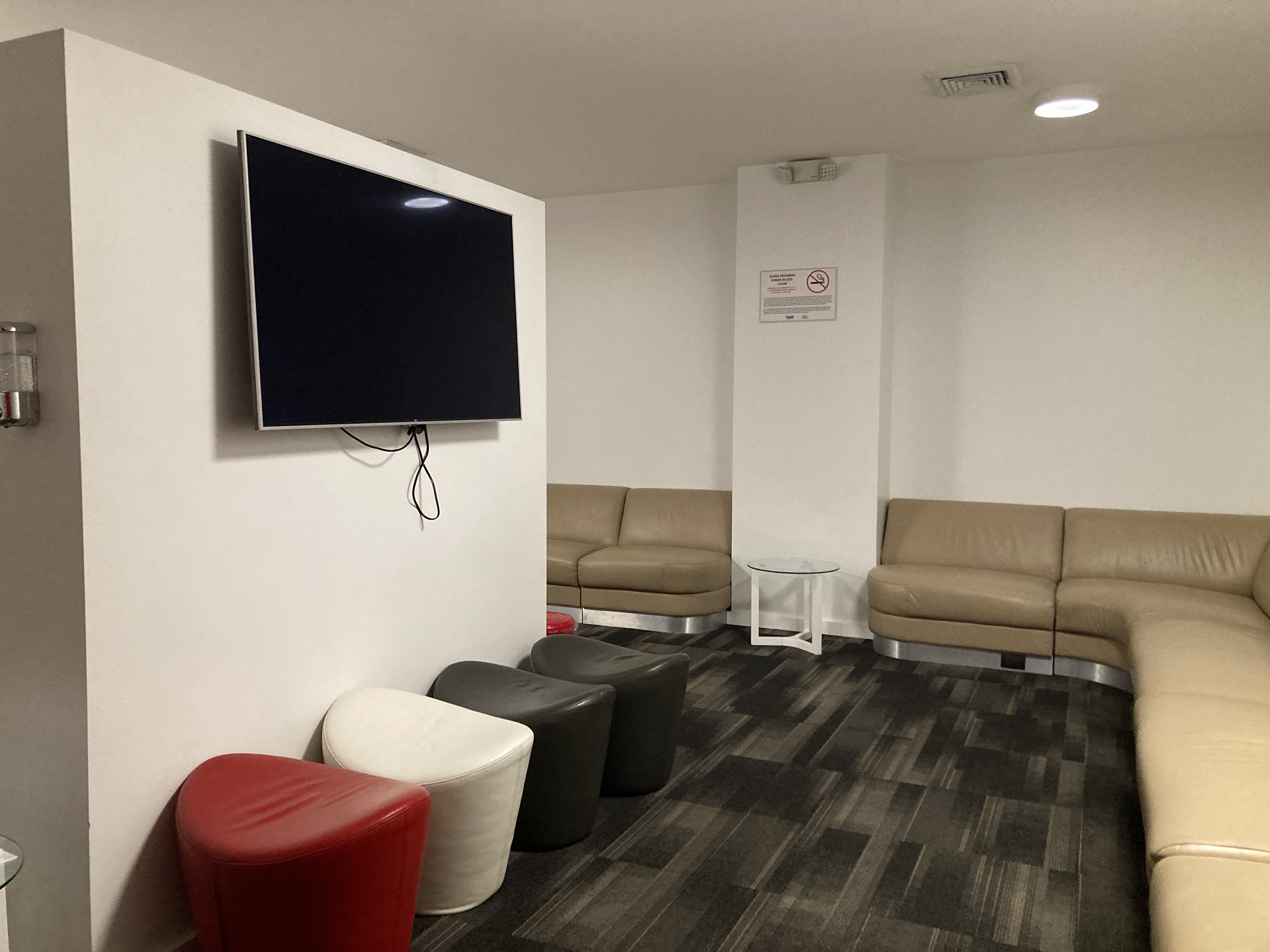 Avianca VIP lounge SAL TV room right side Avianca VIP lounge SAL TV room right side
