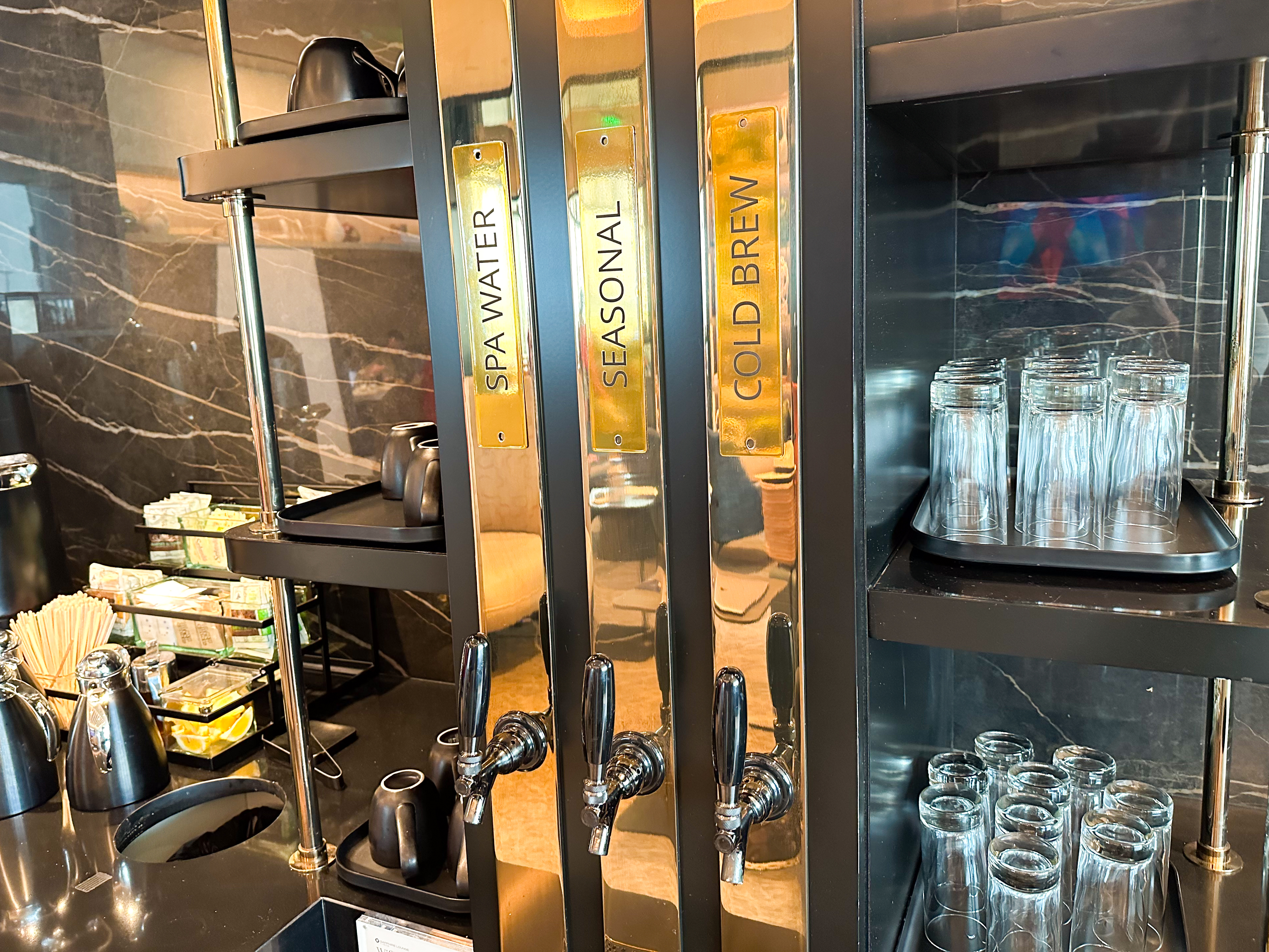 Chase Sapphire Lounge Boston taps