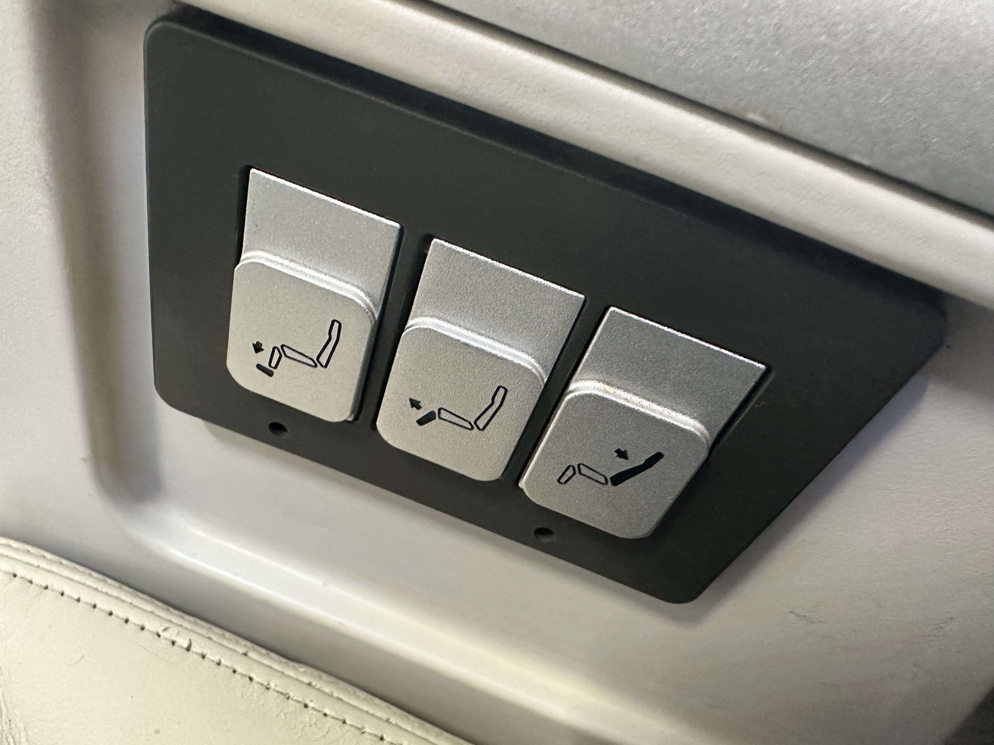 FIji Airways NAN MEL Business Class Seat Controls FIji Airways NAN MEL Business Class Seat Controls