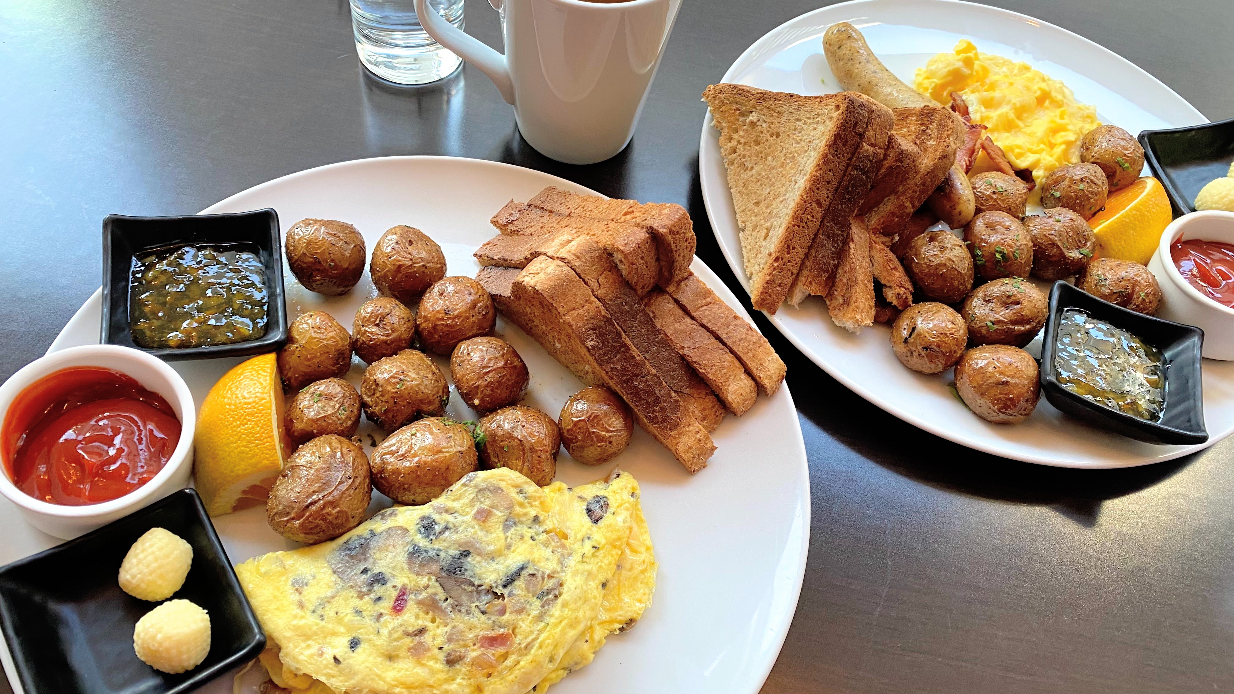 Hyatt Regency Vancouver Globalist breakfast