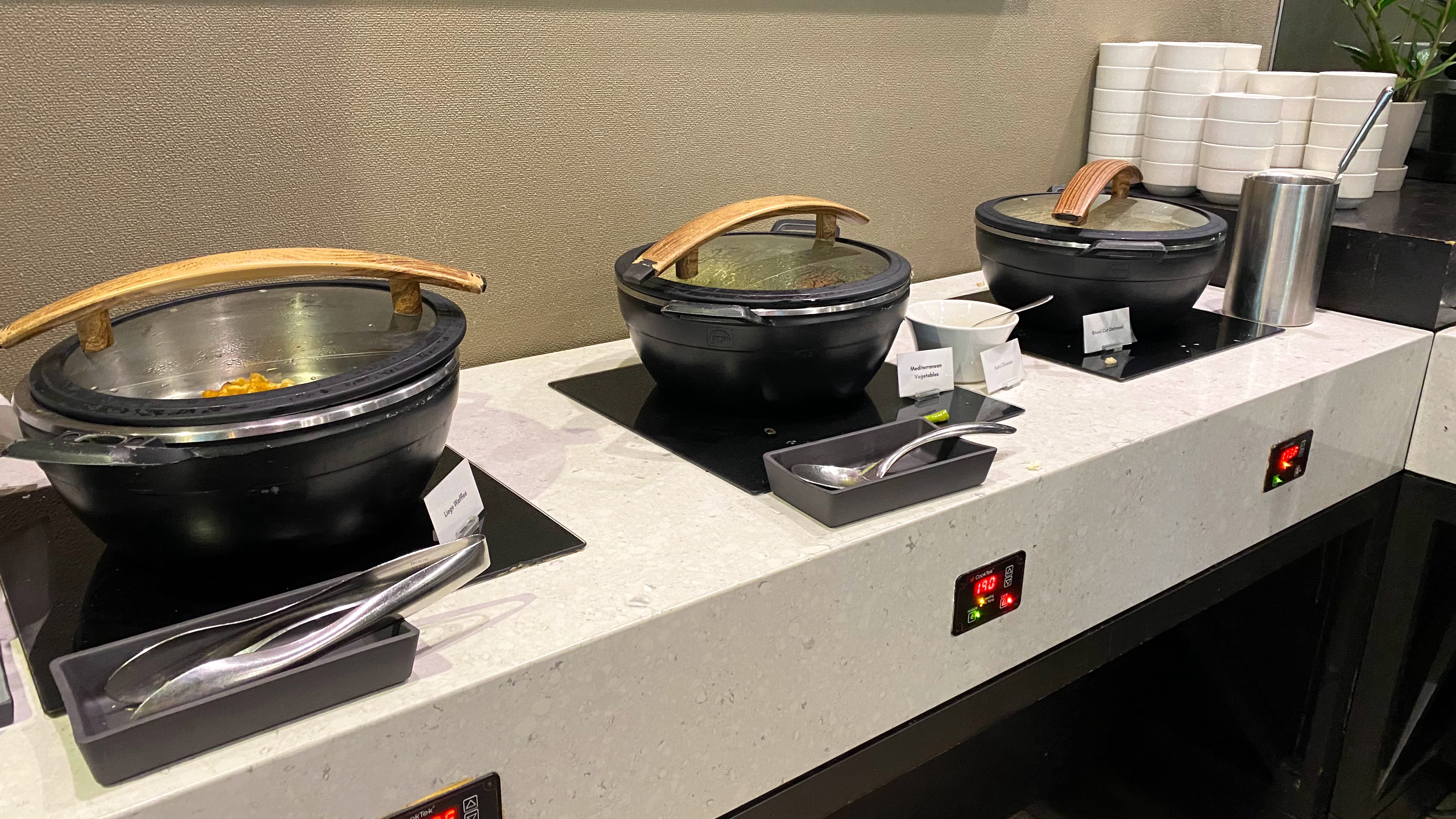 Hyatt Regency Vancouver breakfast buffet hot items
