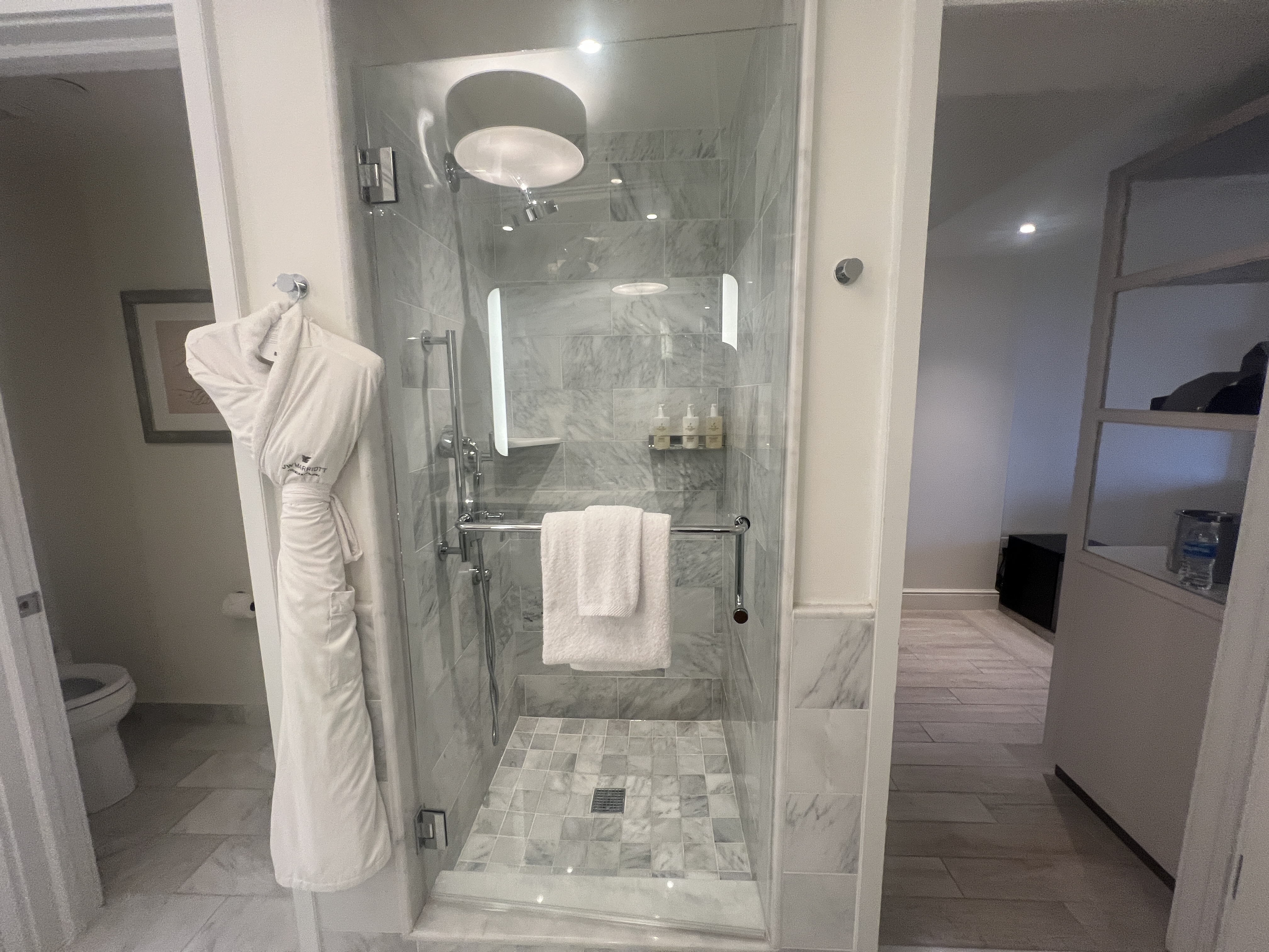 JW Marriott Turnberry Room Bathroom JW Marriott Turnberry Room Bathroom