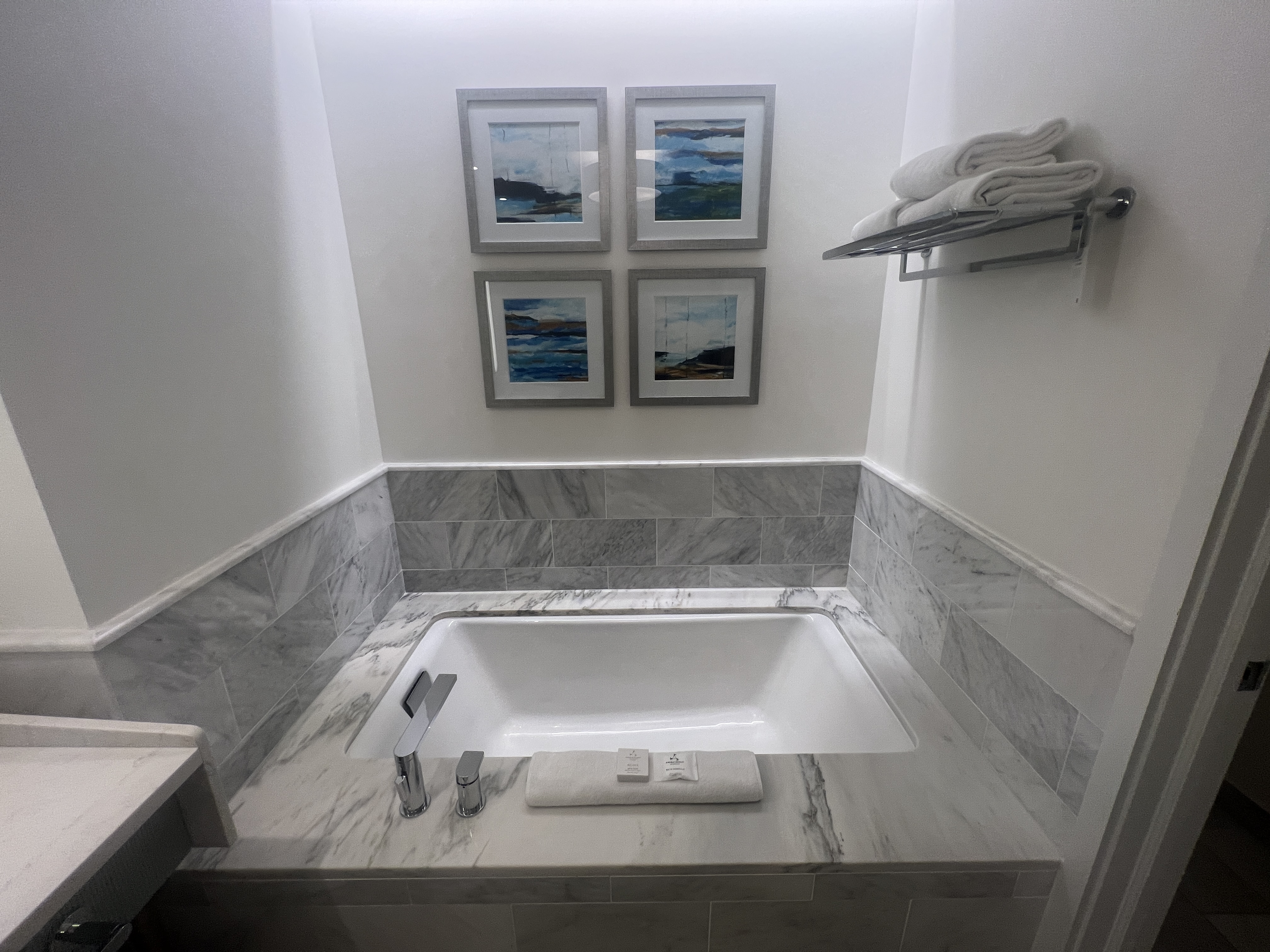 JW Marriott Turnberry Tub JW Marriott Turnberry Tub