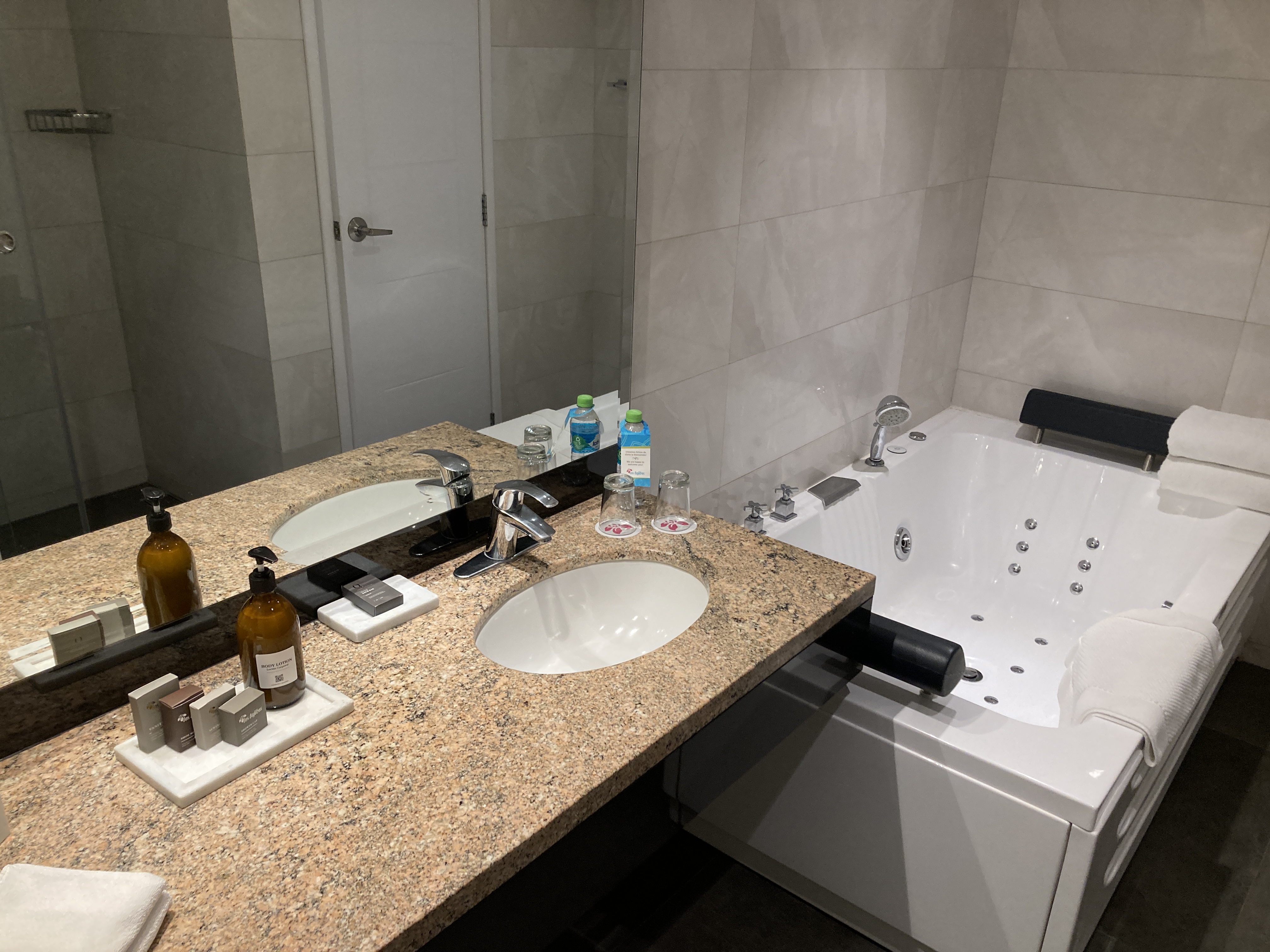 Los Tajibos Tribute Portfolio Santa Cruz Bolivia executive suite bathroom Los Tajibos Tribute Portfolio Santa Cruz Bolivia executive suite bathroom
