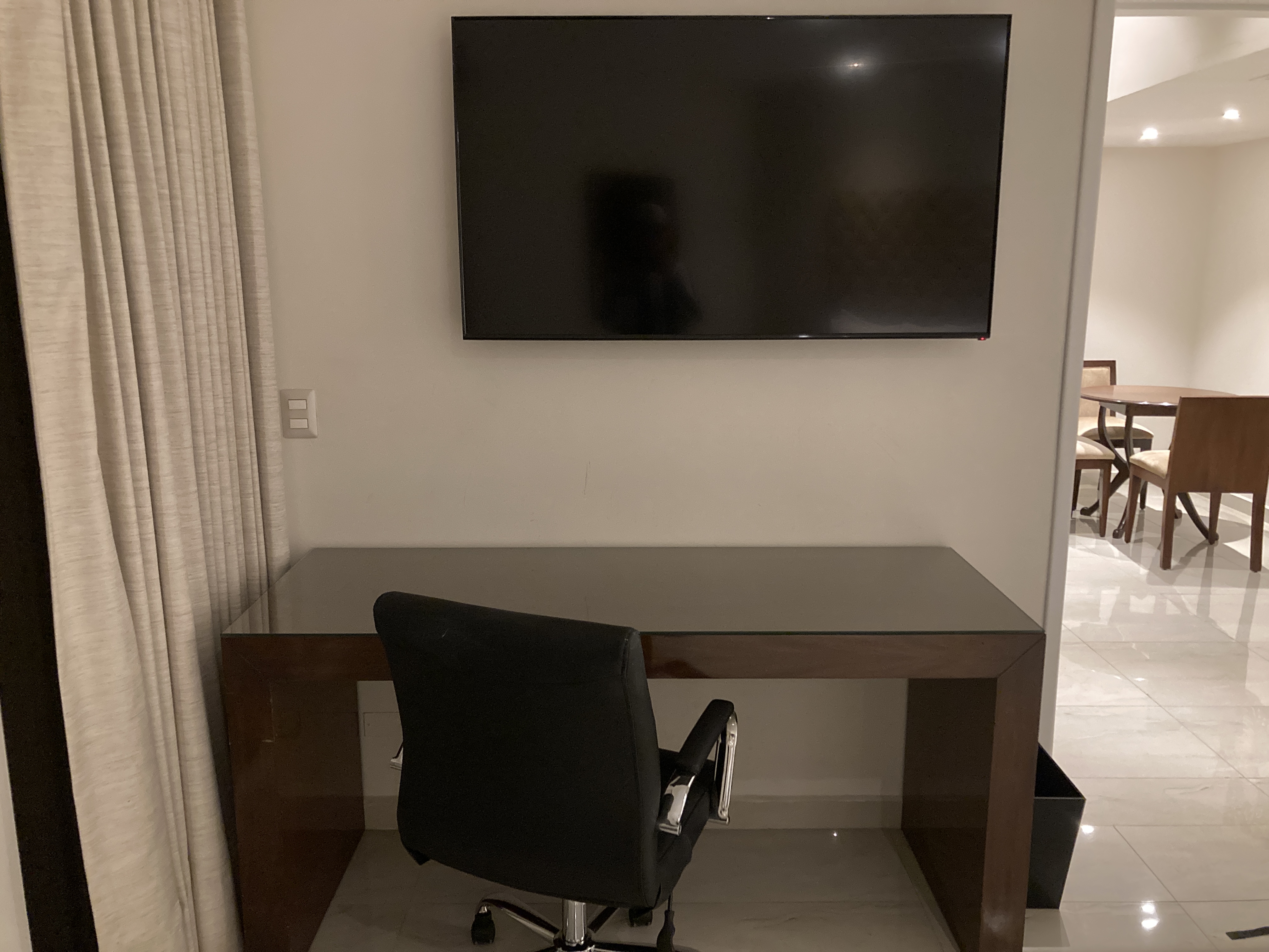 Los Tajibos Tribute Portfolio Santa Cruz Bolivia executive suite bedroom desk TV Los Tajibos Tribute Portfolio Santa Cruz Bolivia executive suite bedroom desk TV
