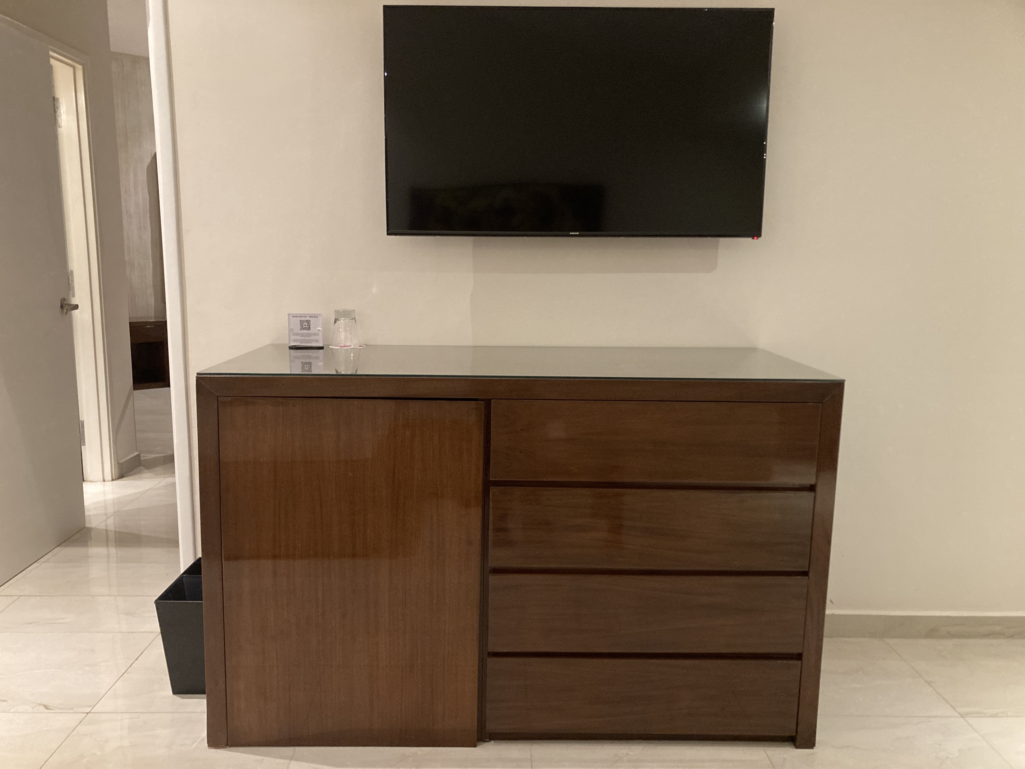 Los Tajibos Tribute Portfolio Santa Cruz Bolivia executive suite living room dresser TV Los Tajibos Tribute Portfolio Santa Cruz Bolivia executive suite living room dresser TV