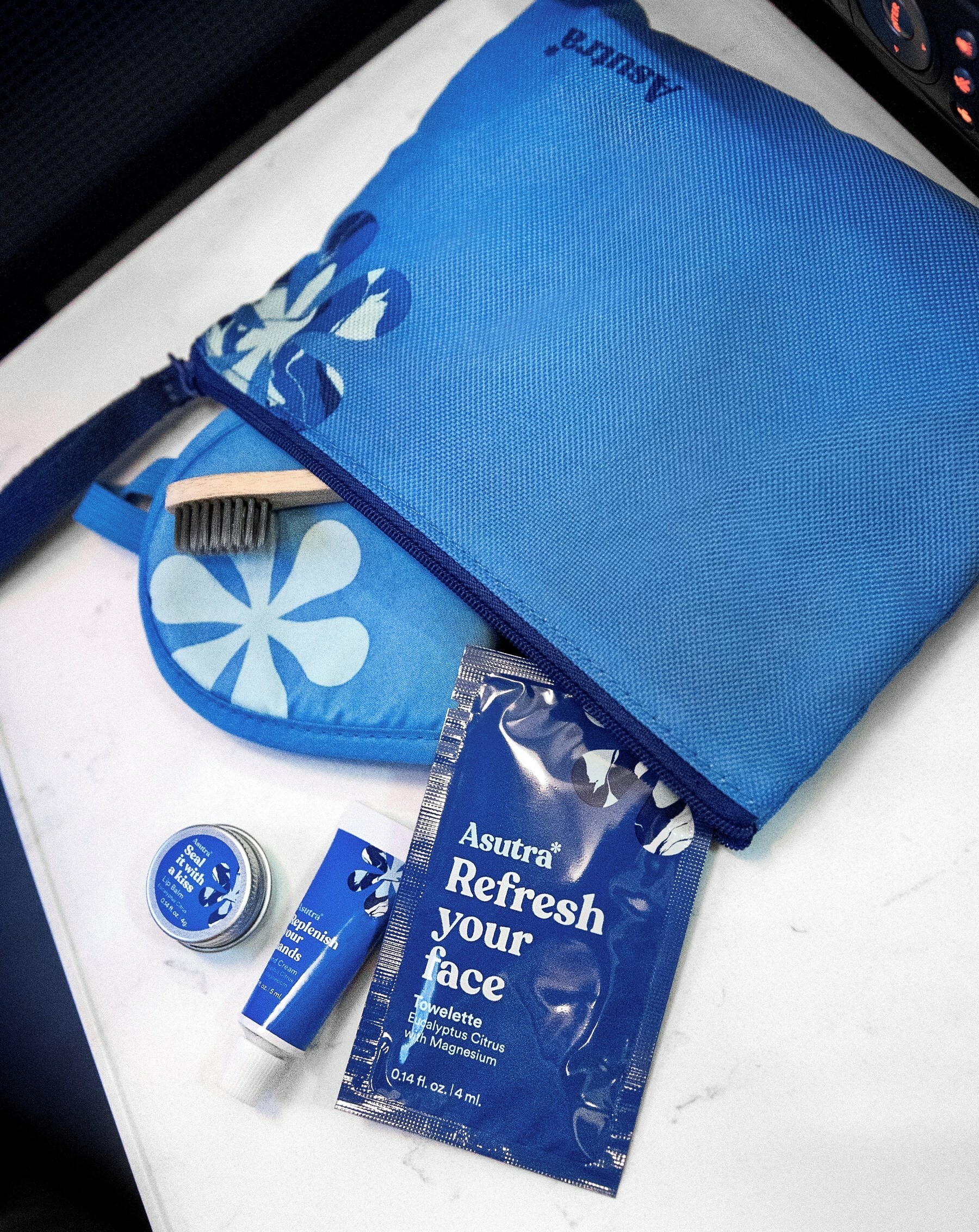 United Transcontinental Amenity Kit