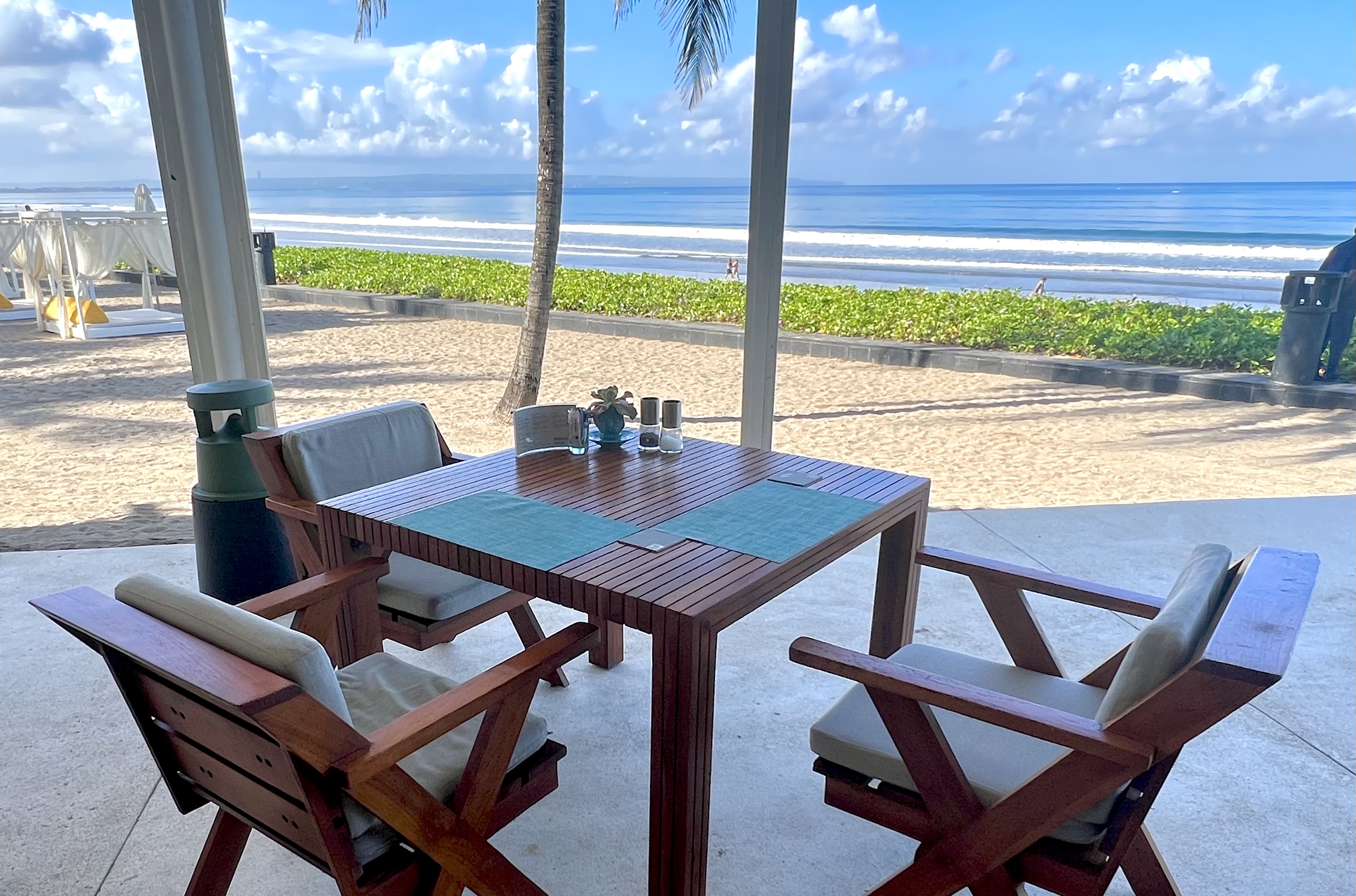 W Seminyak Bali Starfish Bloo sea view table