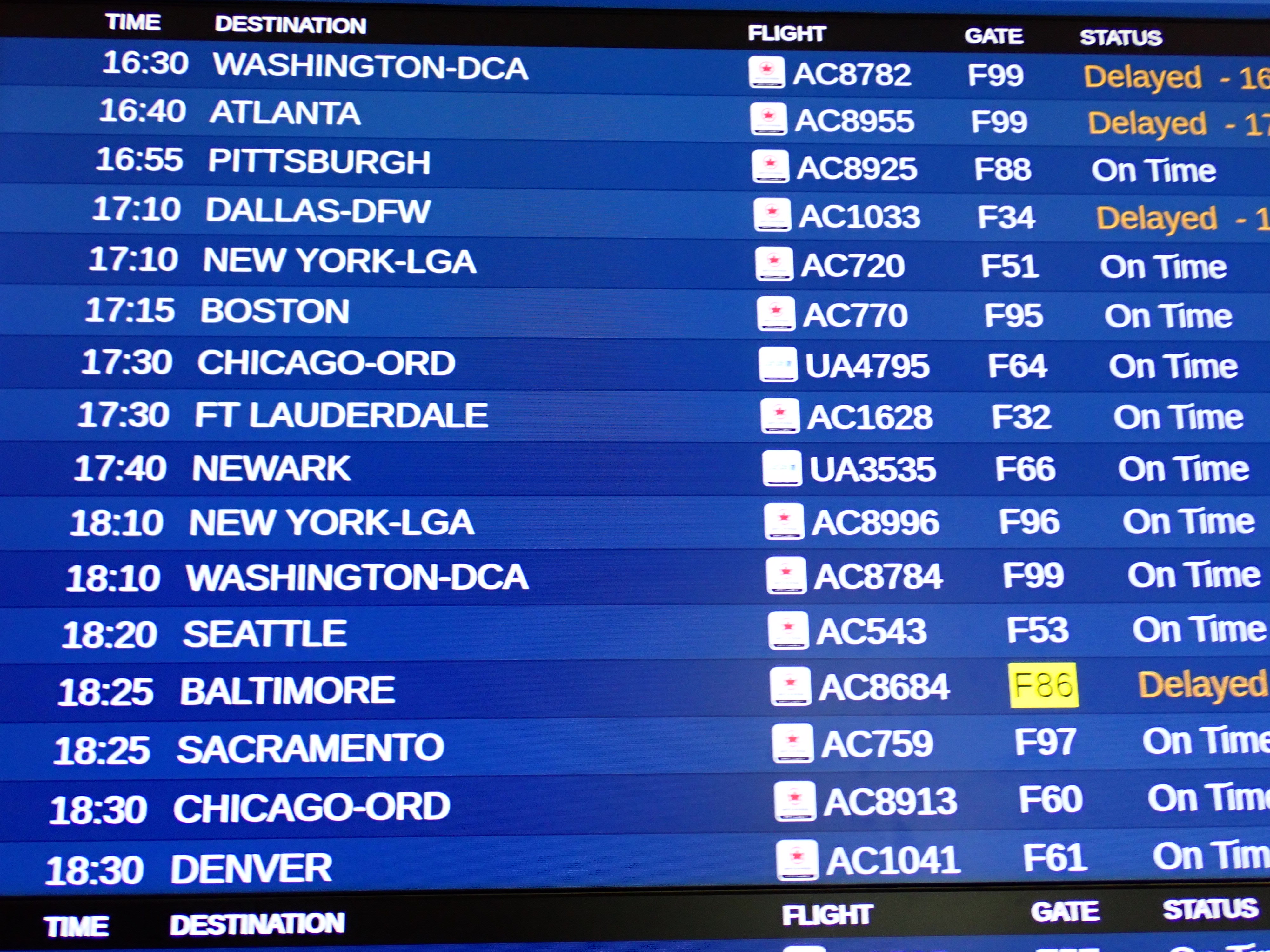 YYZ flight board