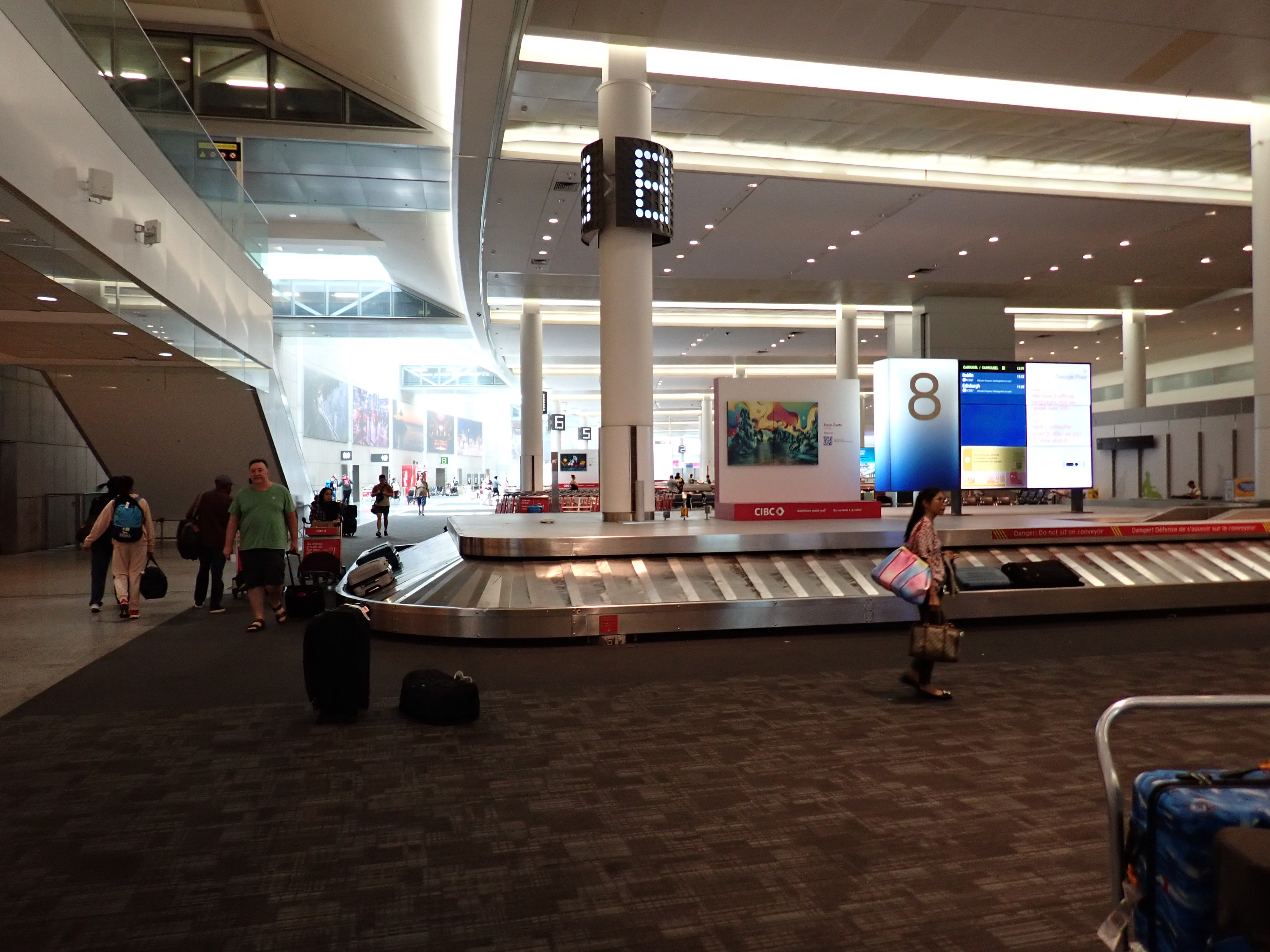 YYZ luggage carousel 8 YYZ luggage carousel 8