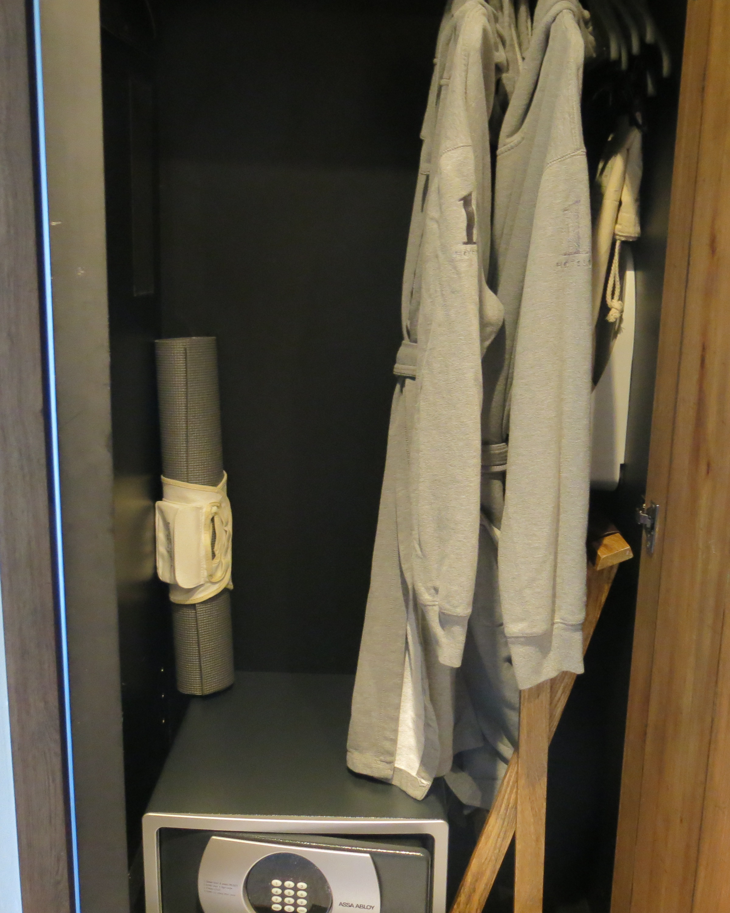 1 Hotel San Francisco closet