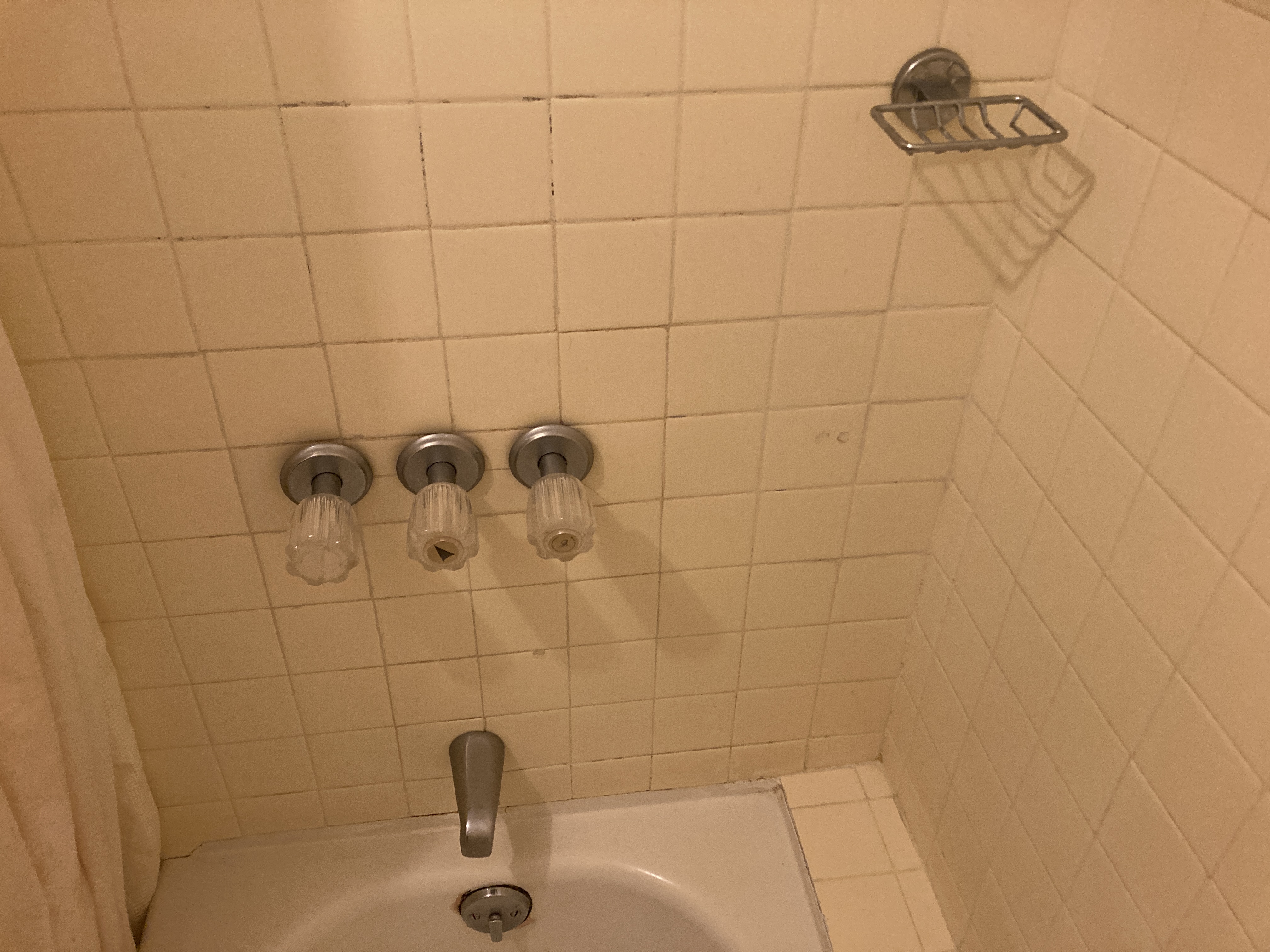 7 Stars Inn Pohnpei shower no toiletries