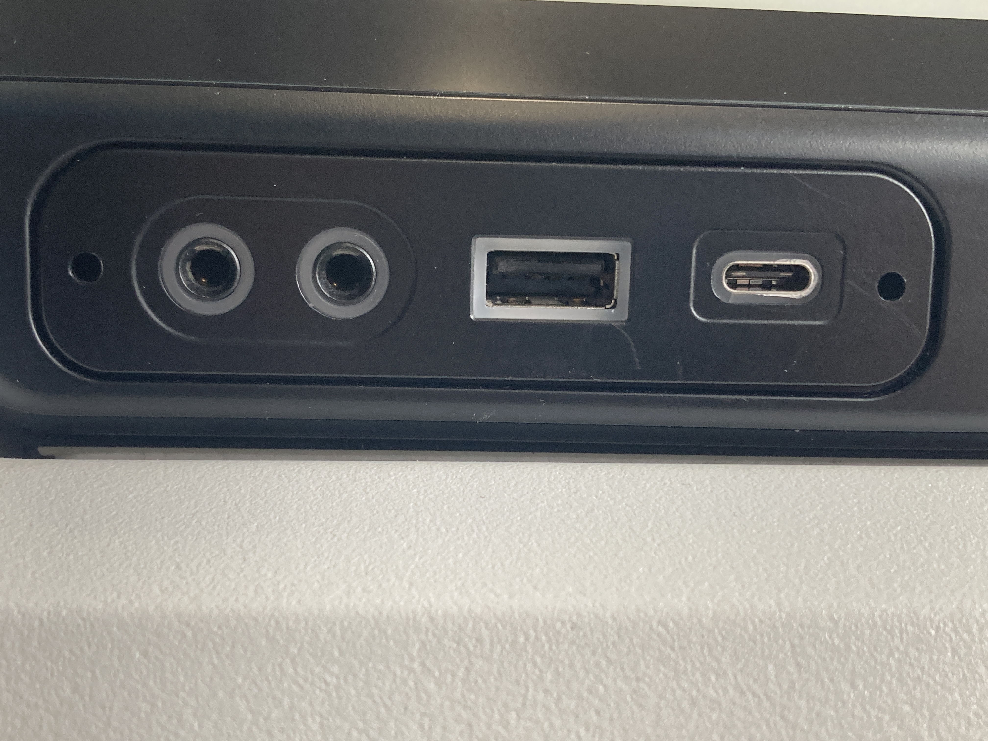 Air Canada A330 300 economy YUL LAX entertainment headphone and USB Air Canada A330 300 economy YUL LAX entertainment headphone and USB
