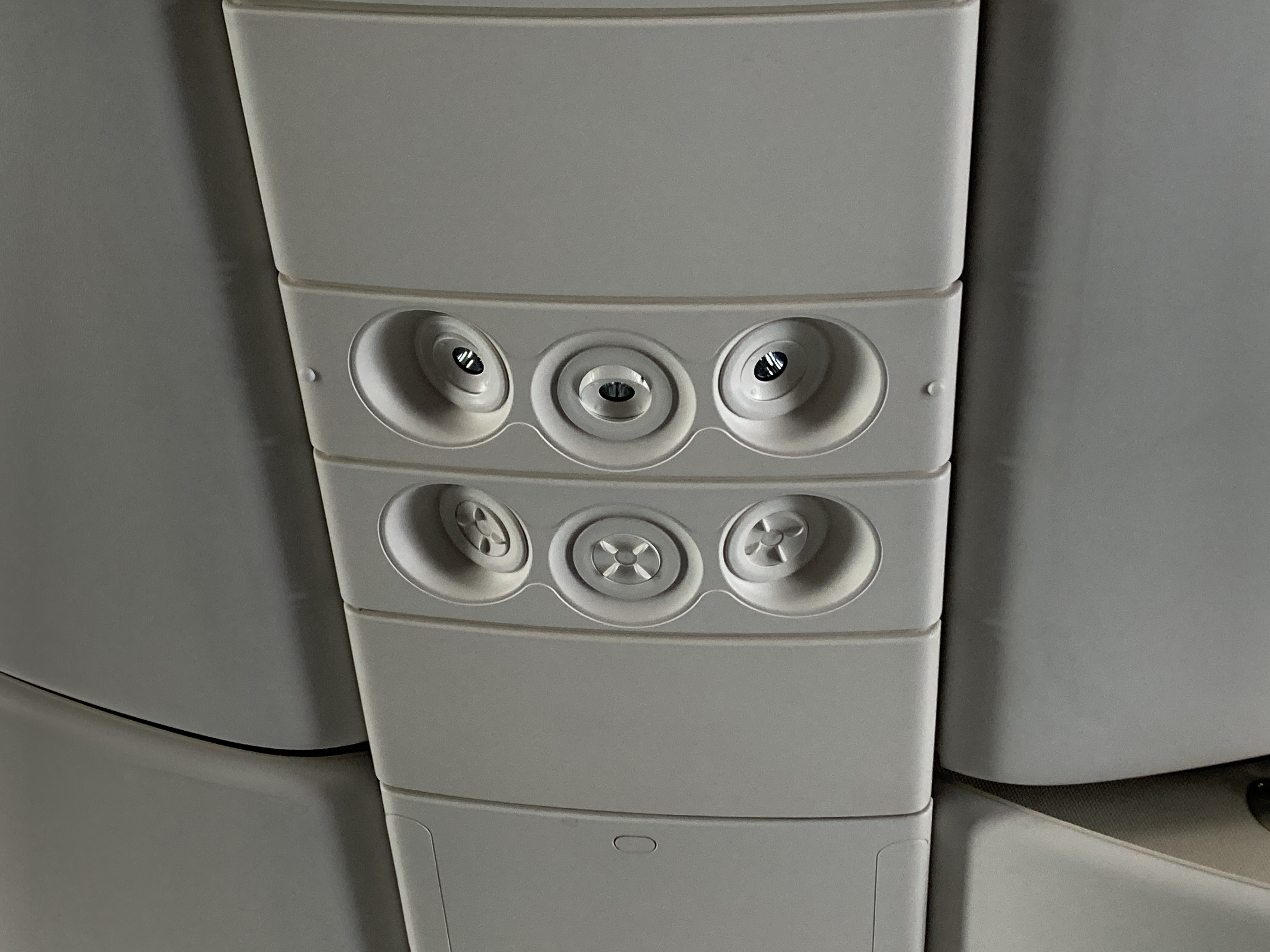 Air Canada B787 9 FRA YUL economy air vents Air Canada B787-9 FRA to YUL economy air vents