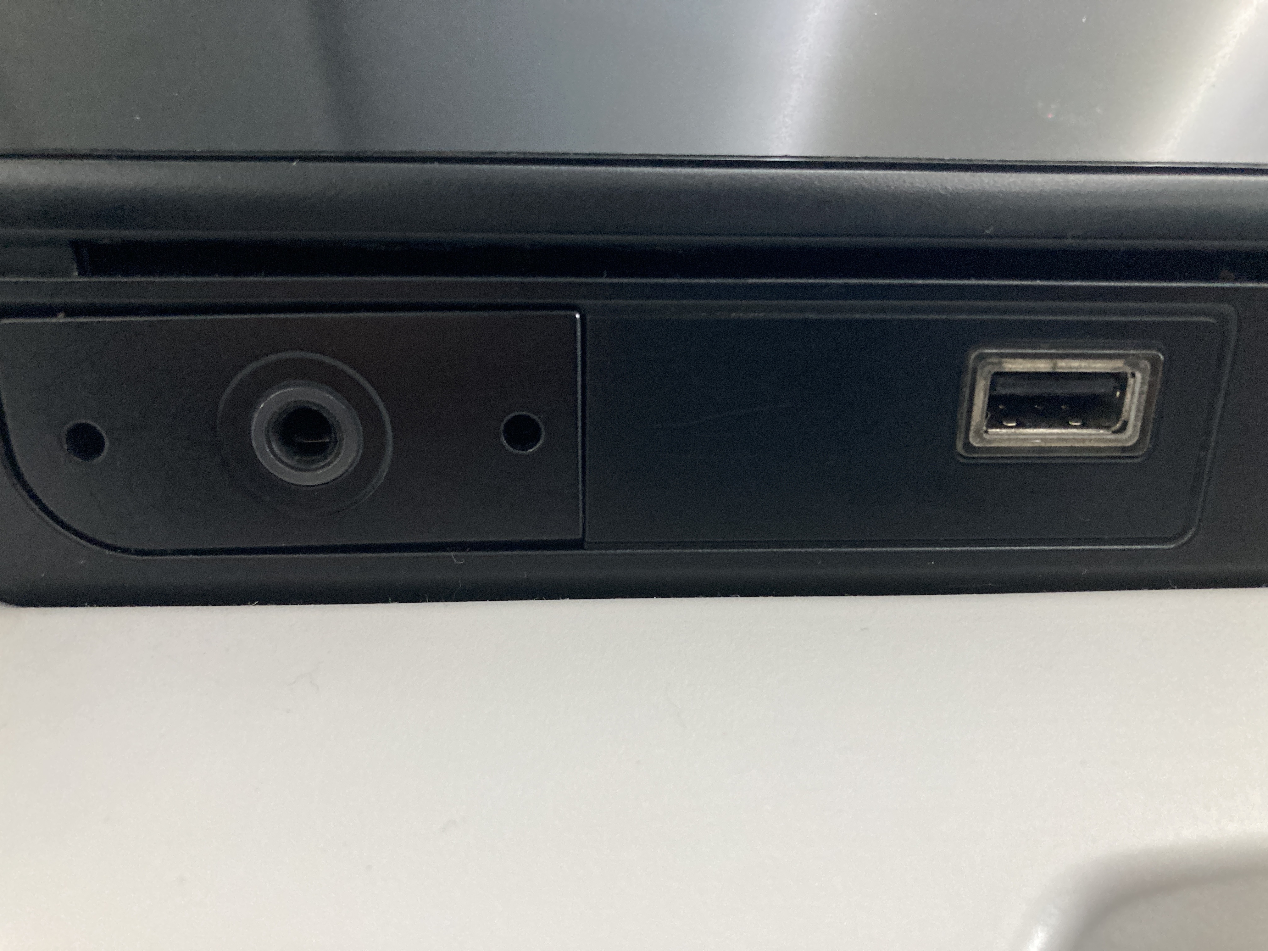 Air Canada B787 9 FRA YUL economy entertainment USB and headphone jack Air Canada B787-9 FRA to YUL economy entertainment USB and headphone jack