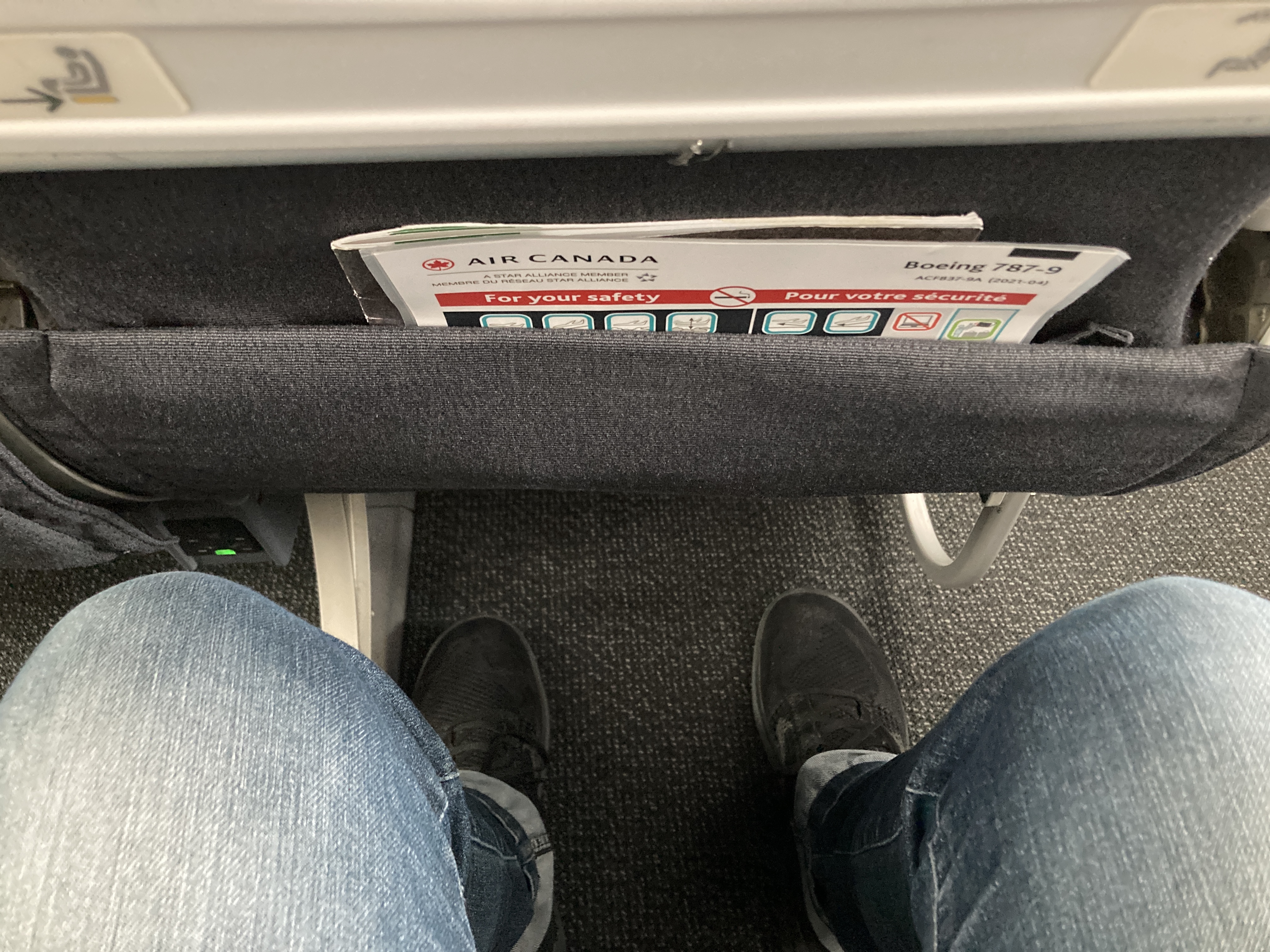 Air Canada B787 9 FRA YUL economy seat space Air Canada B787-9 FRA to YUL economy seat space