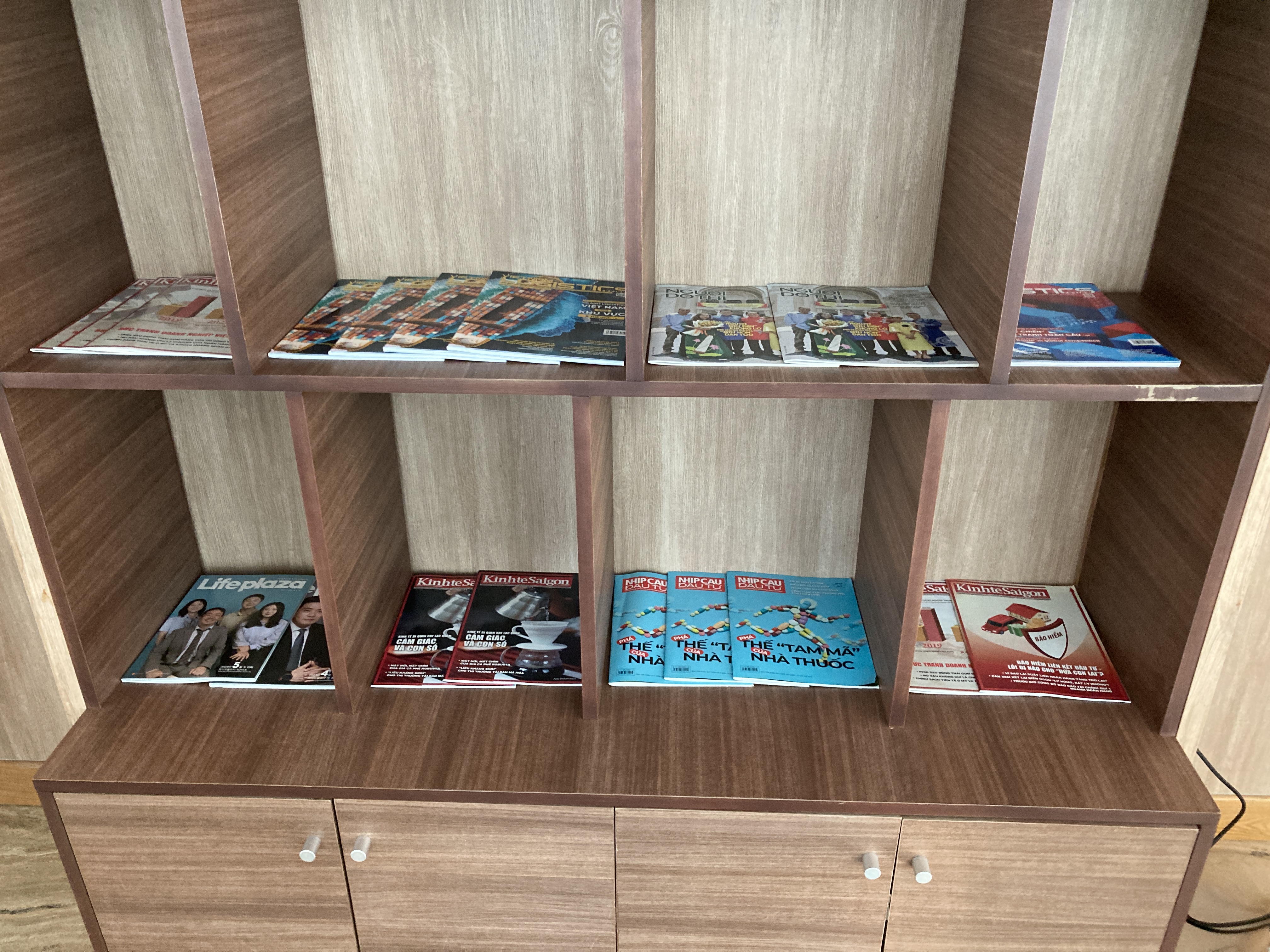 Apricot Business Lounge SGN magazine