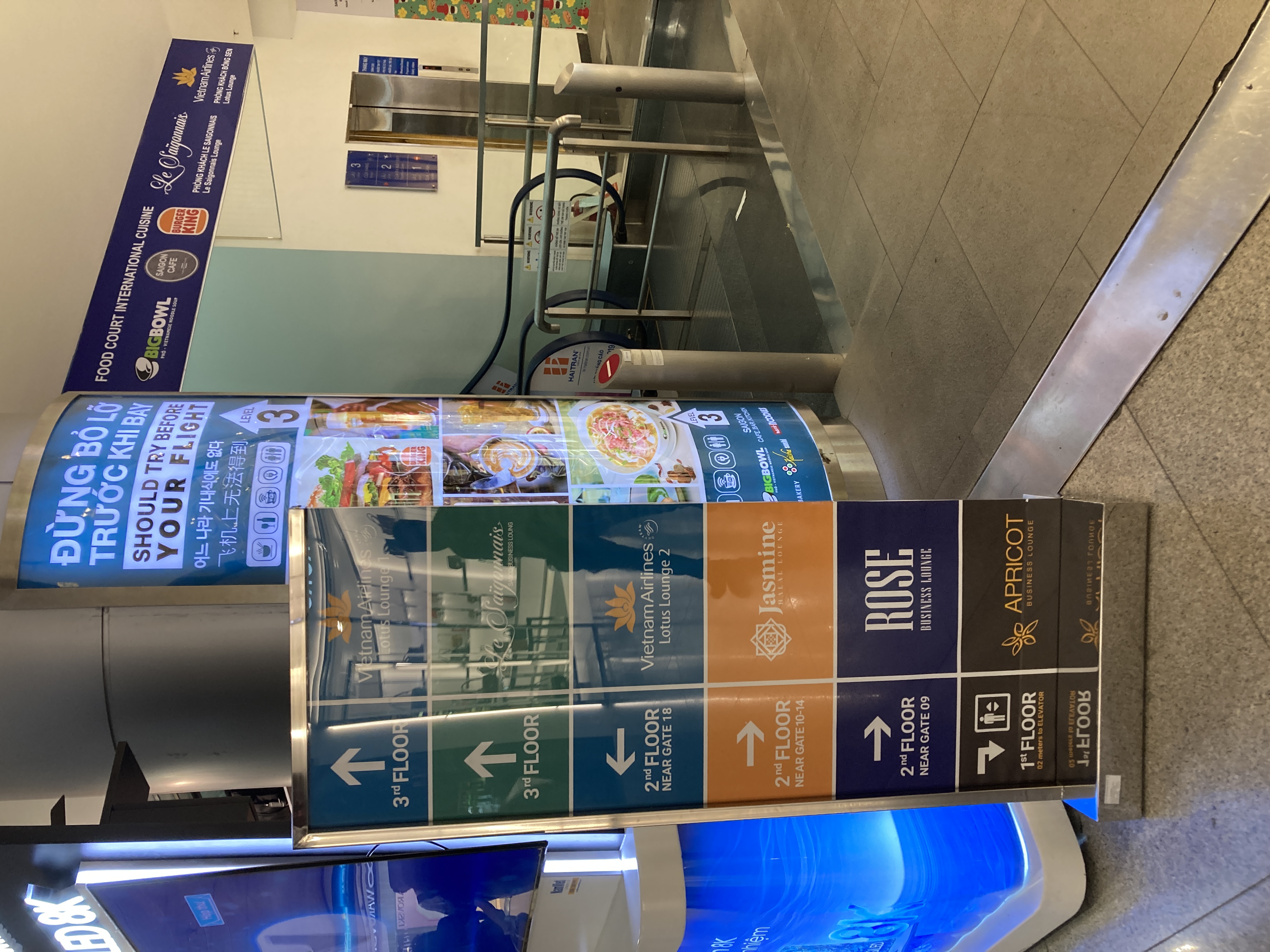 Apricot Business Lounge SGN signage