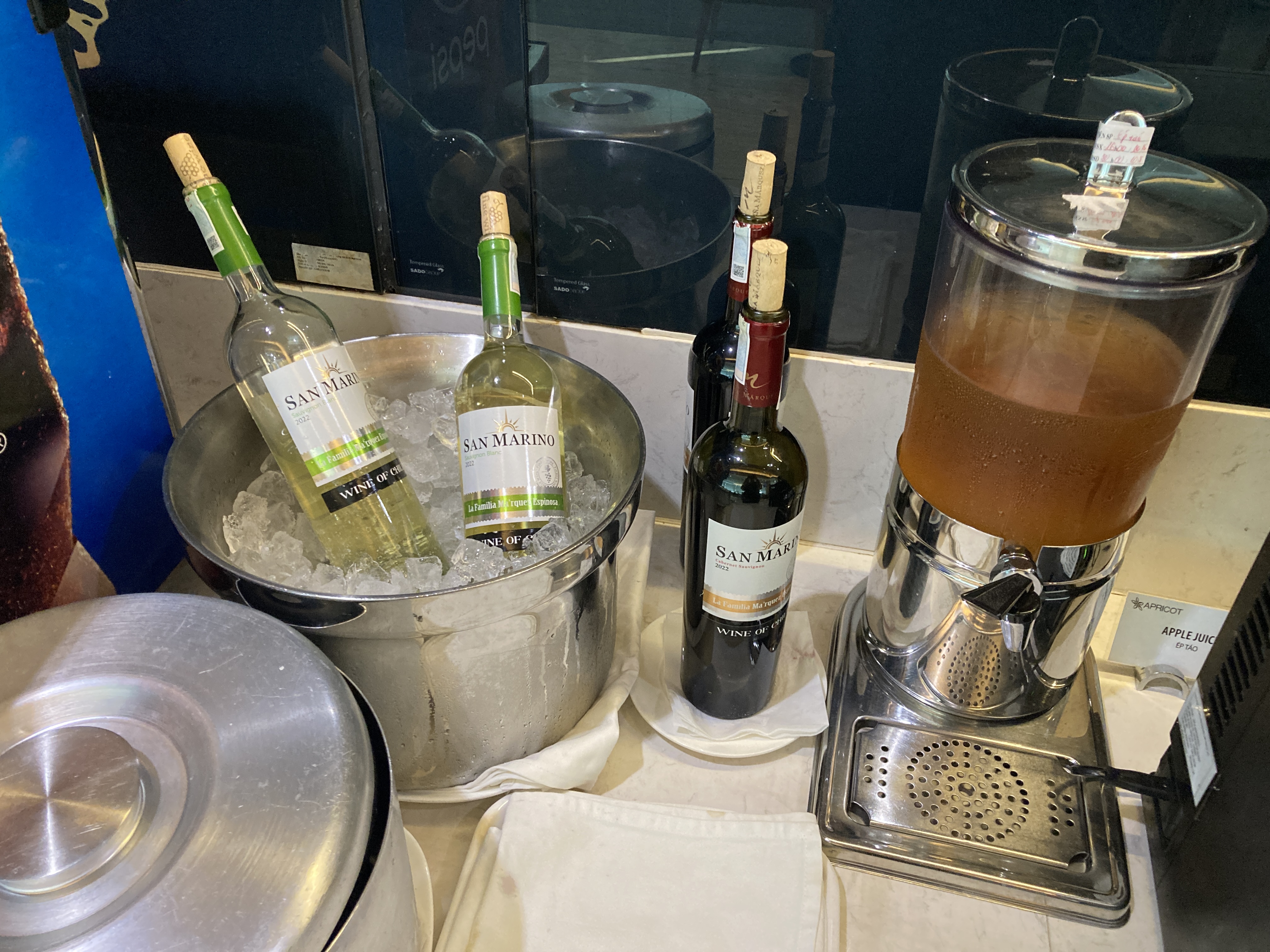 Apricot Business Lounge SGN wine