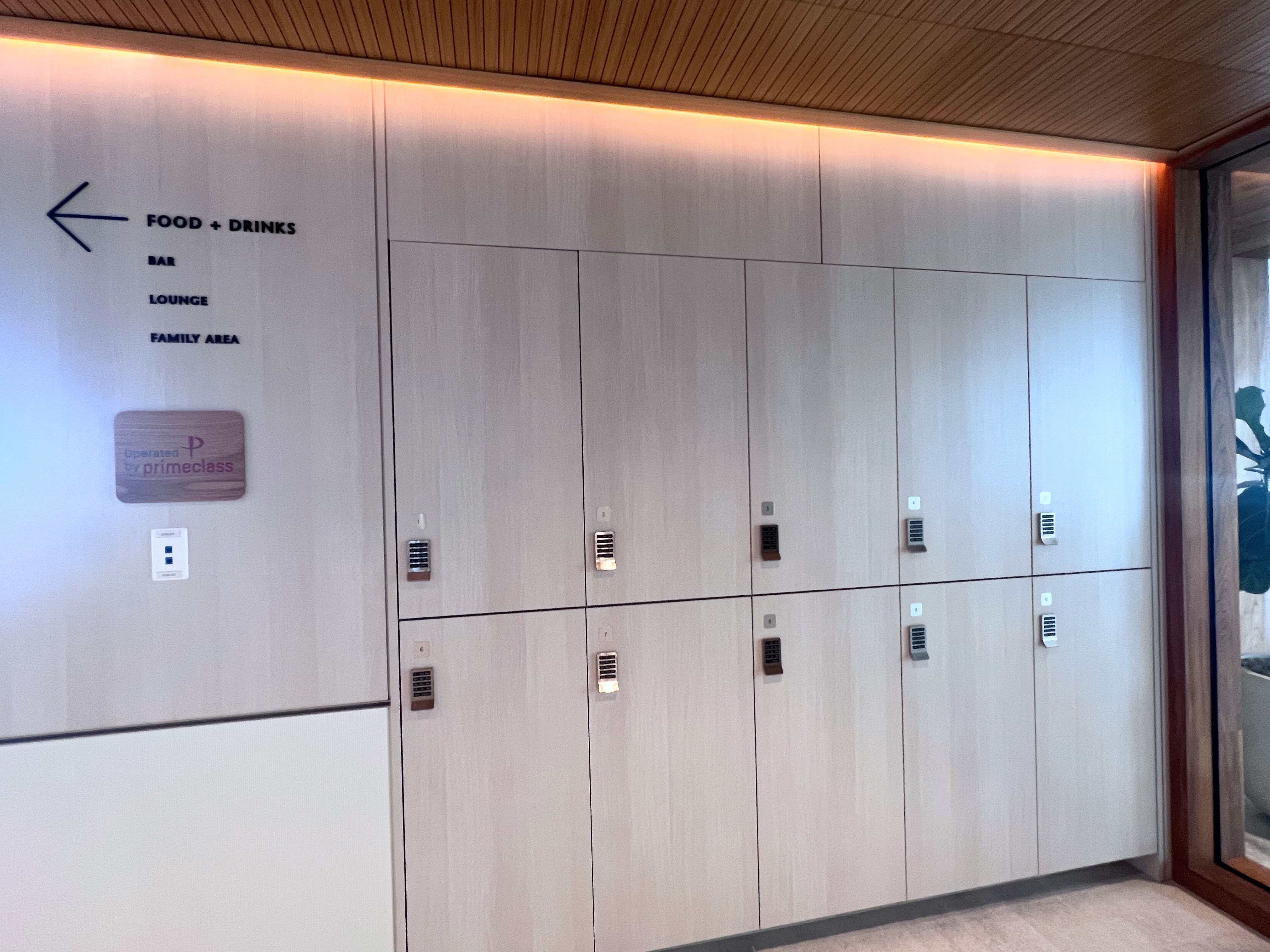 Capital One Lounge Dulles lockers