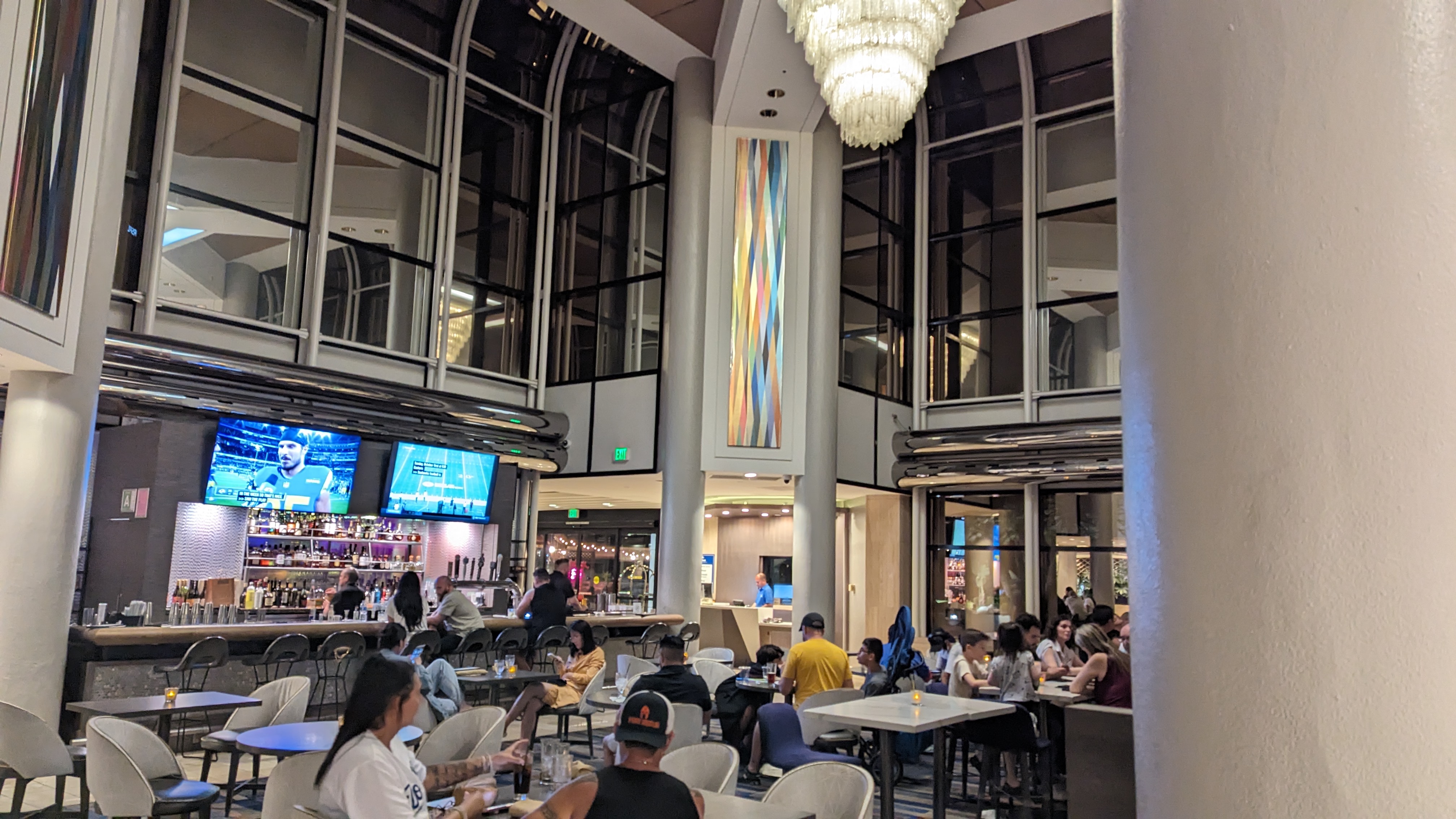Hilton Los Angeles Universal City food and beverage lobby bar Hilton Los Angeles Universal City food and beverage lobby bar